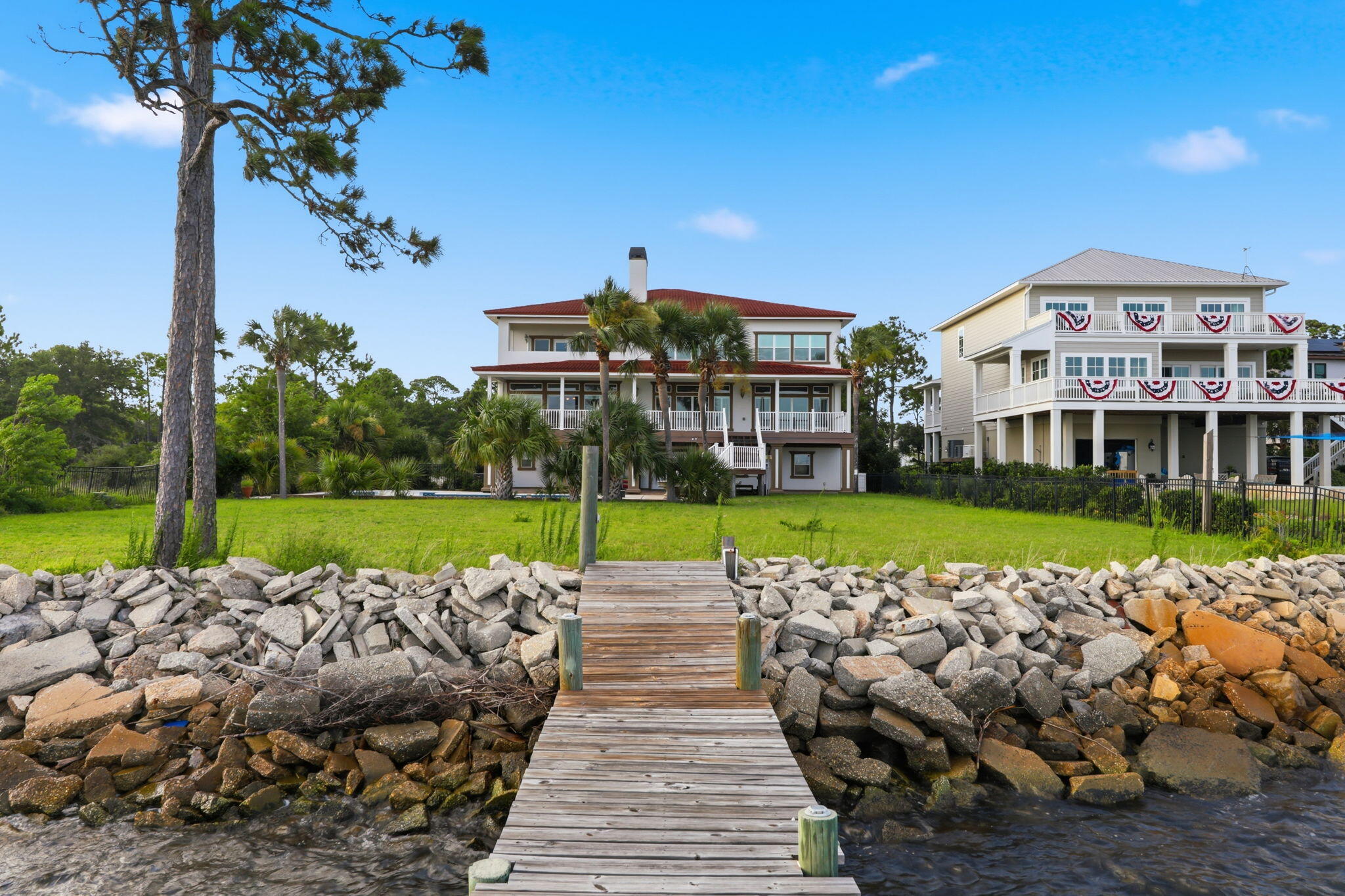 BLACK POINTE - Residential