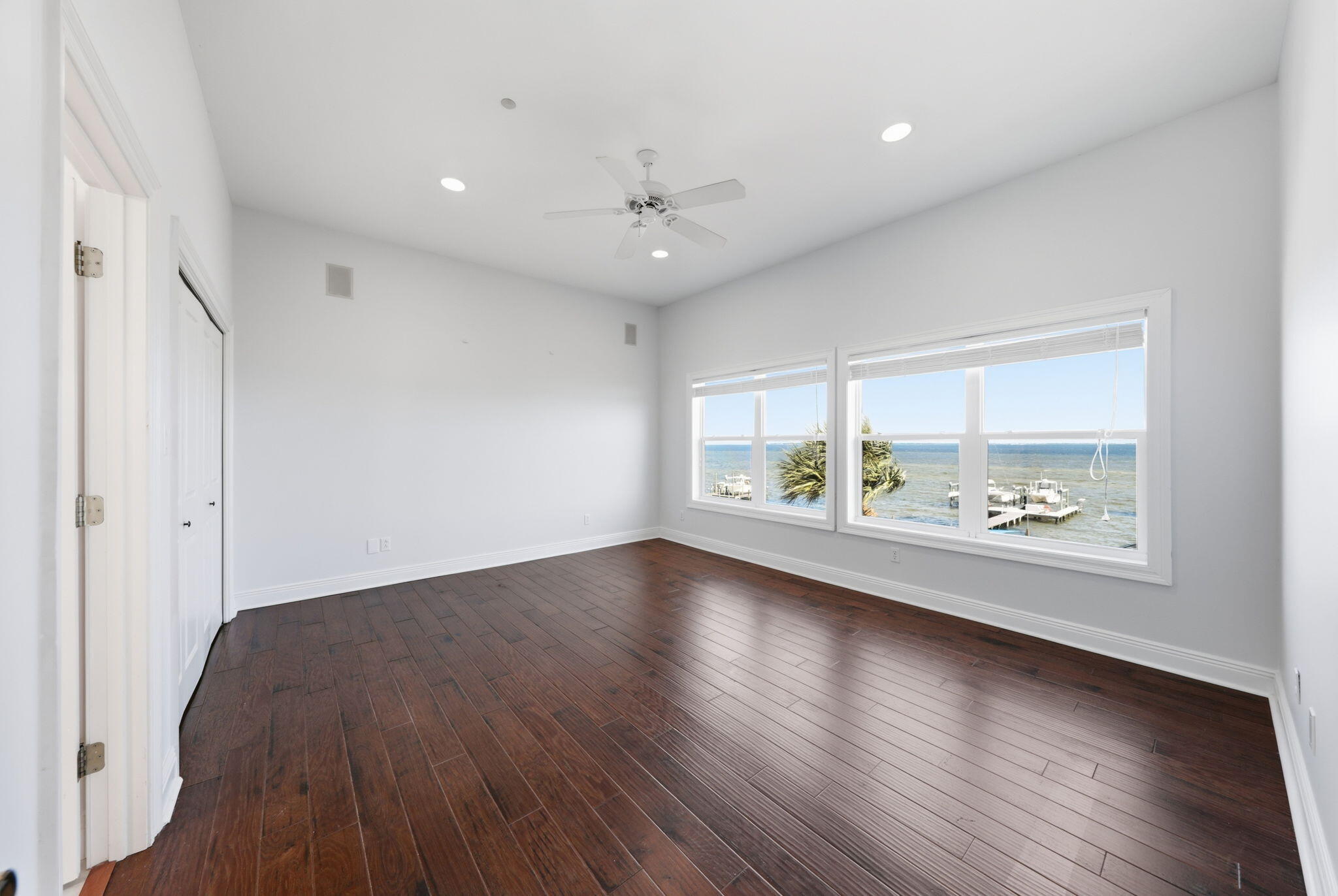 BLACK POINTE - Residential