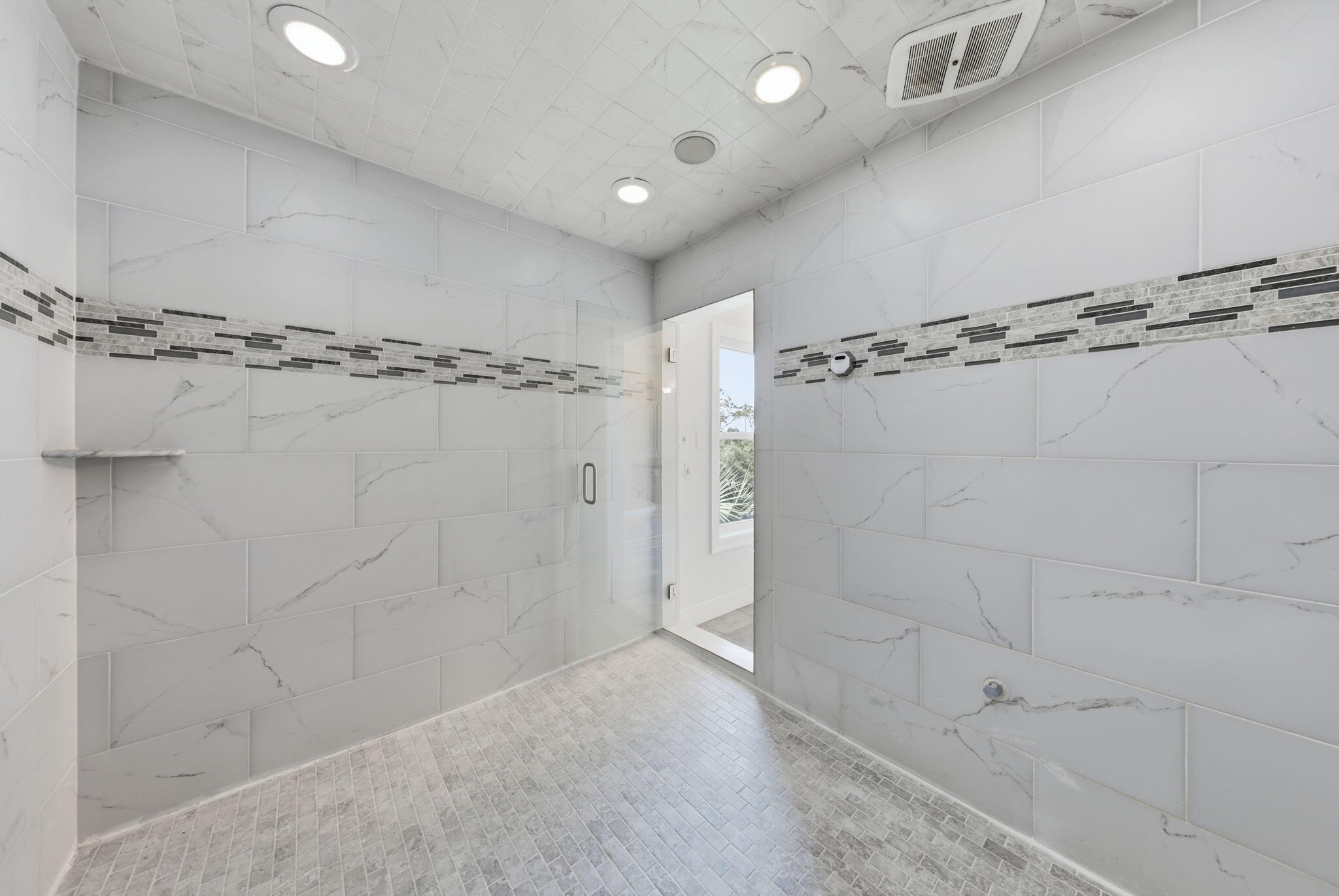BLACK POINTE - Residential