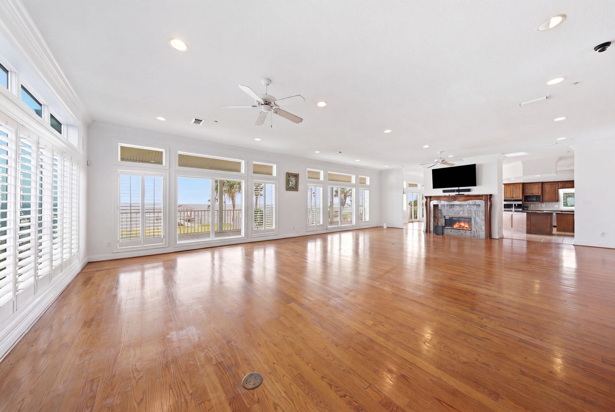BLACK POINTE - Residential
