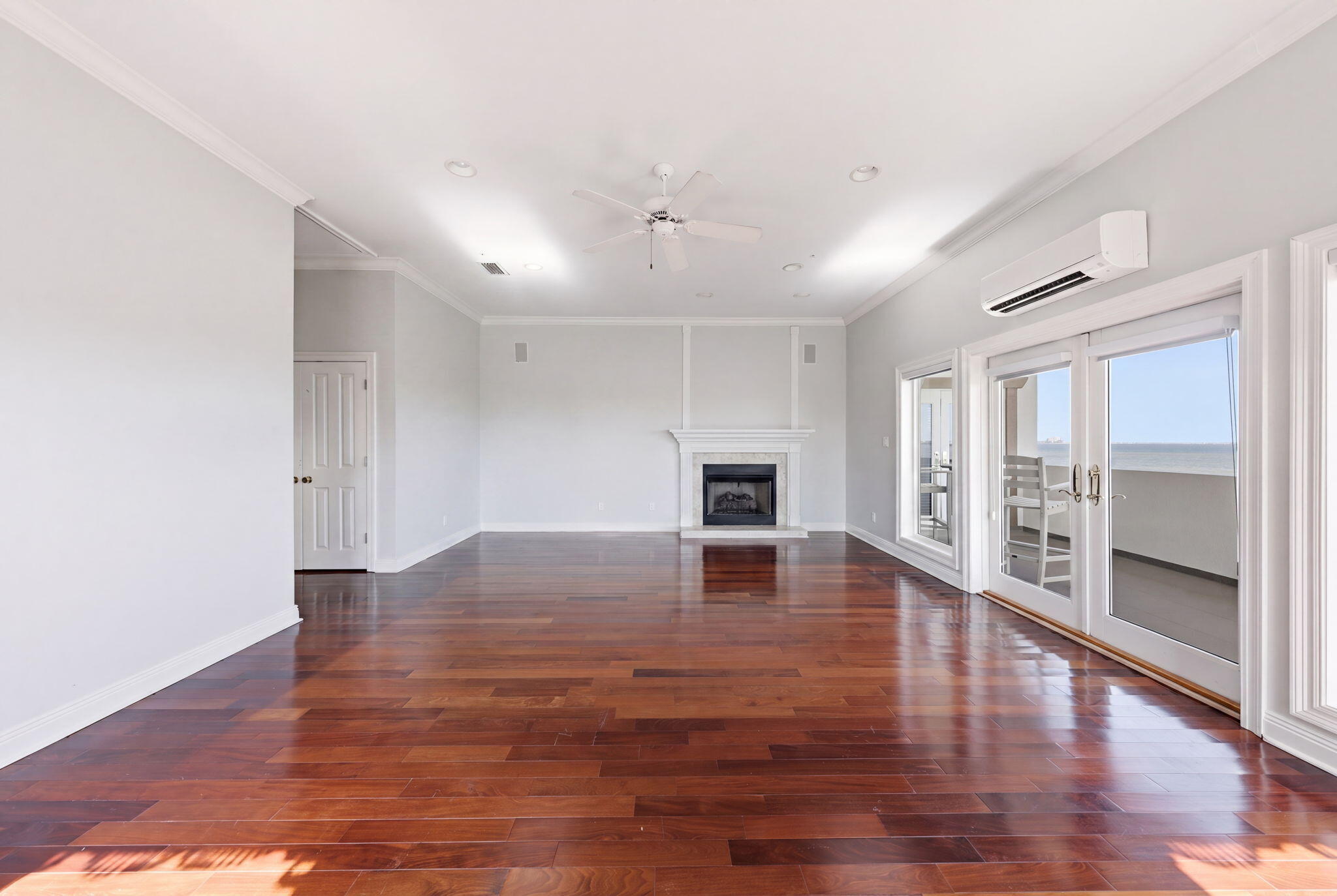 BLACK POINTE - Residential