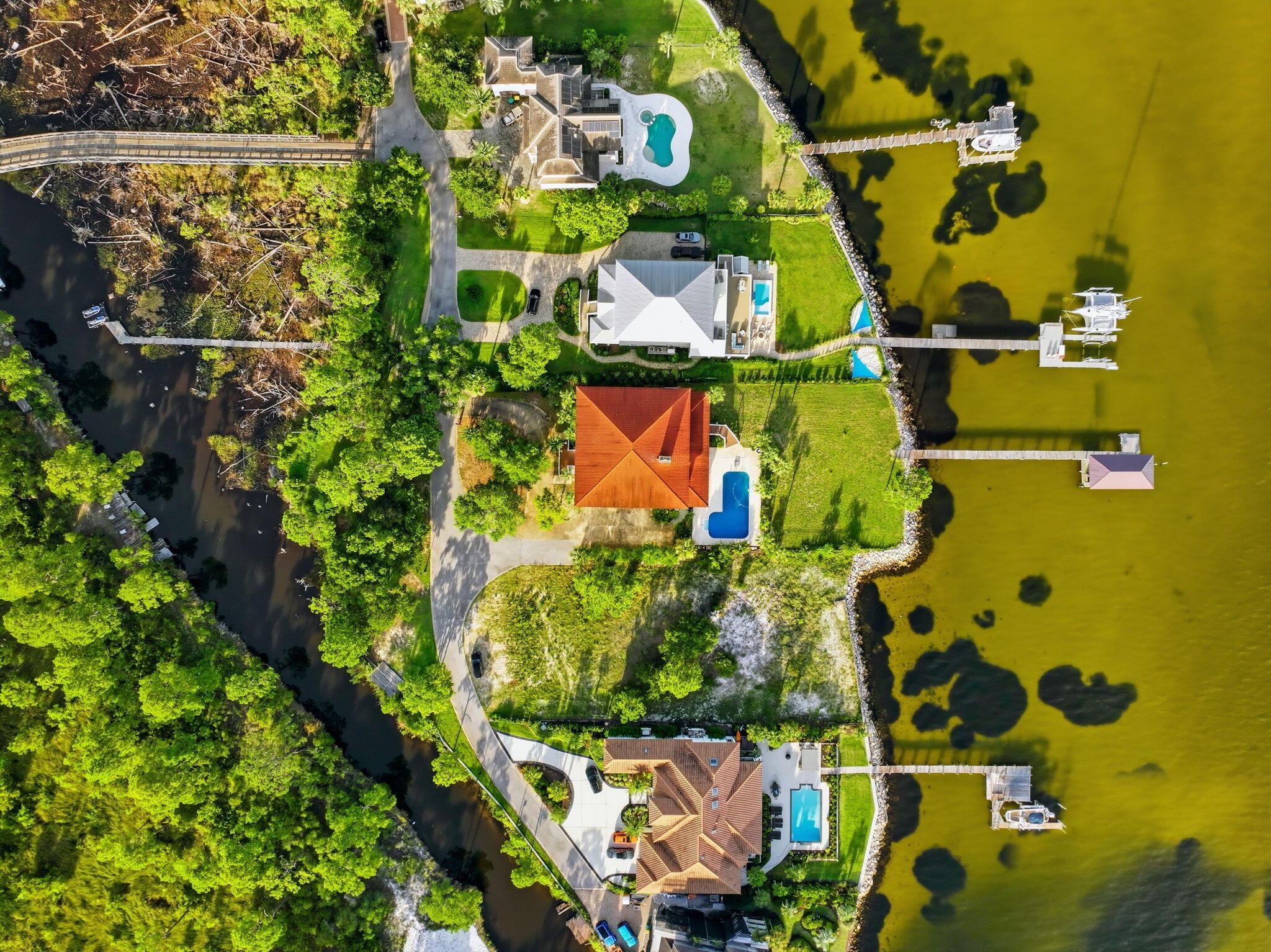 BLACK POINTE - Residential