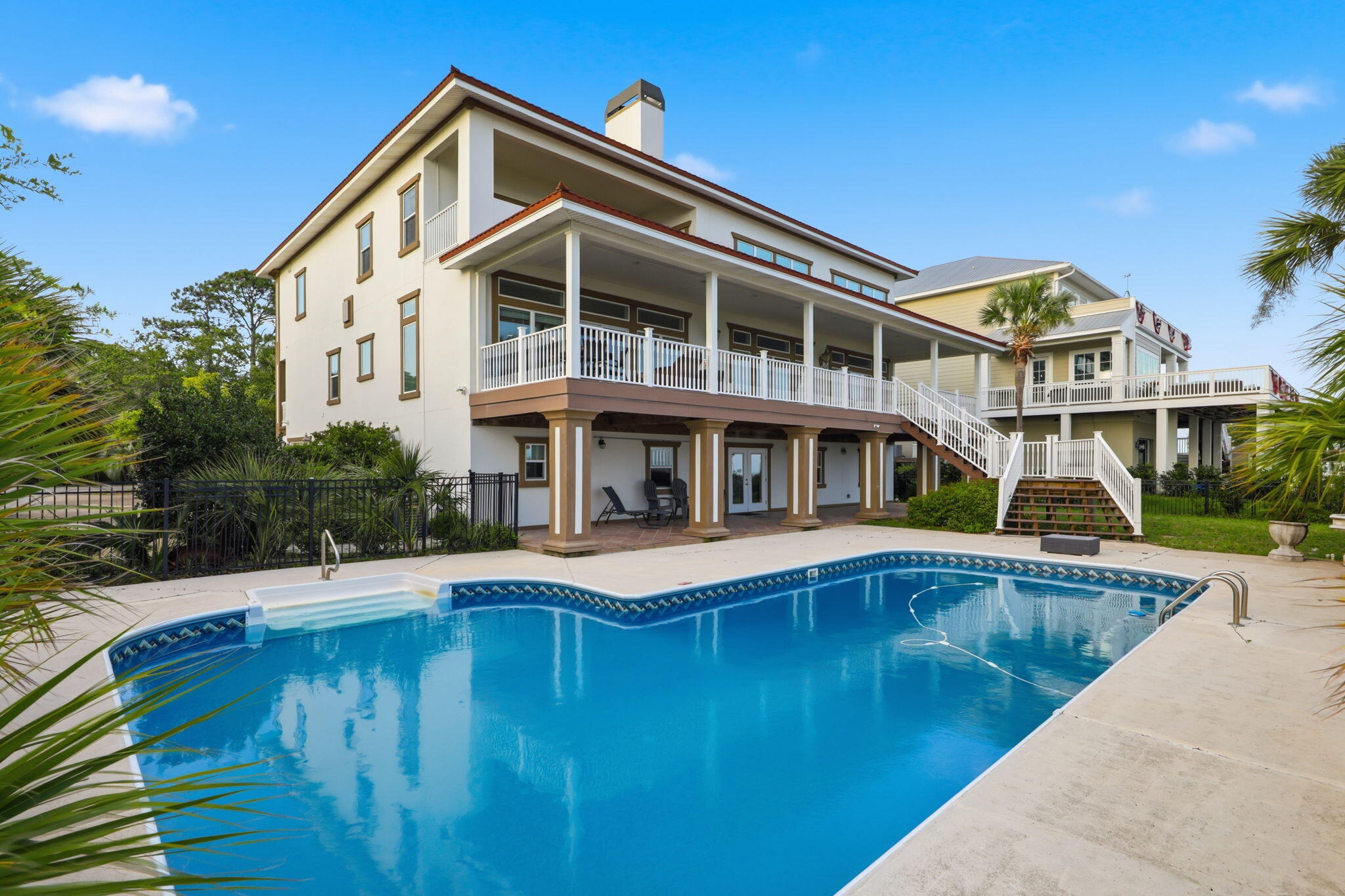 BLACK POINTE - Residential