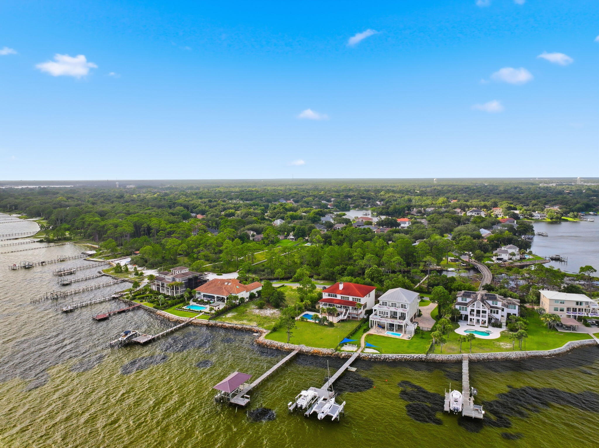 BLACK POINTE - Residential