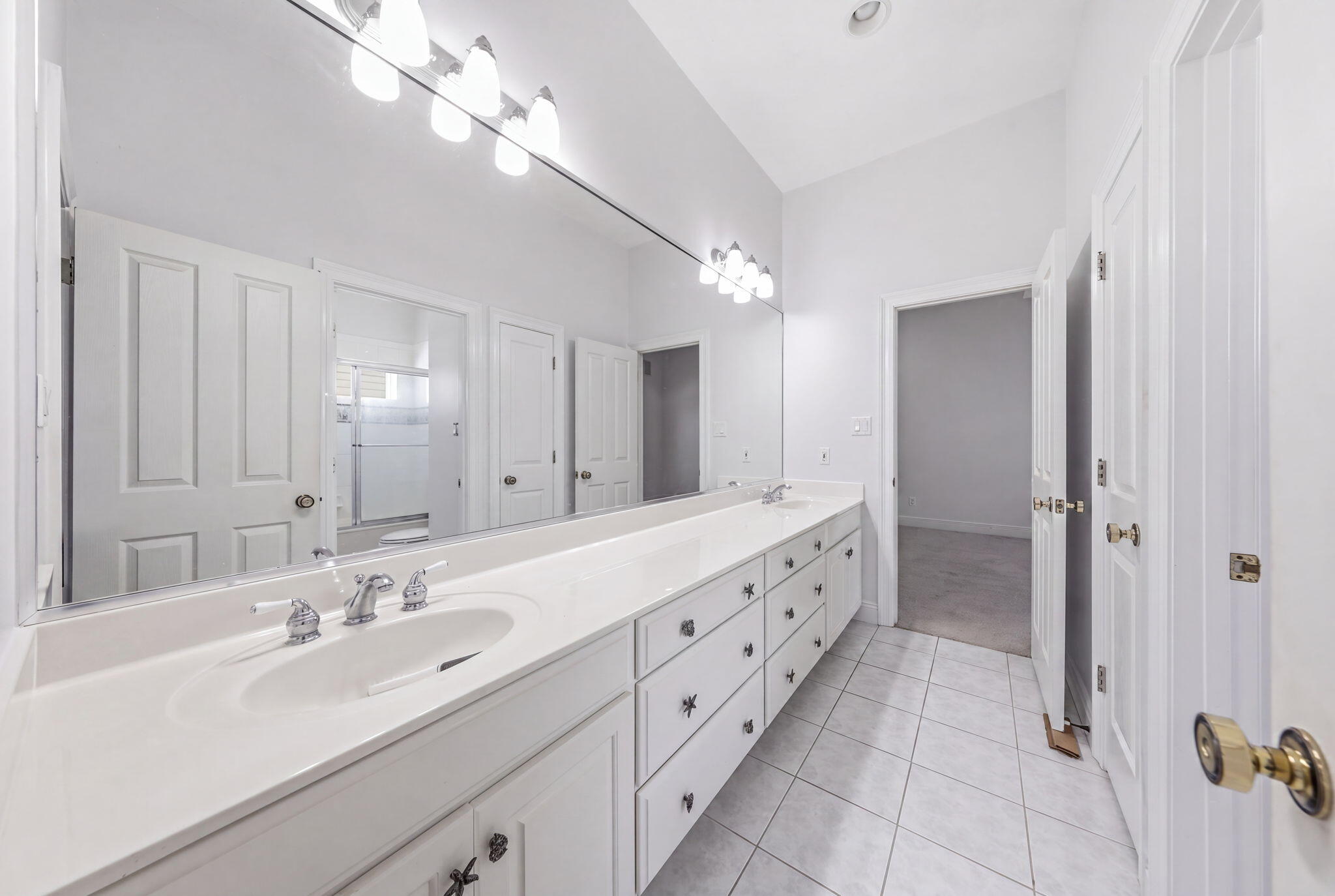 BLACK POINTE - Residential