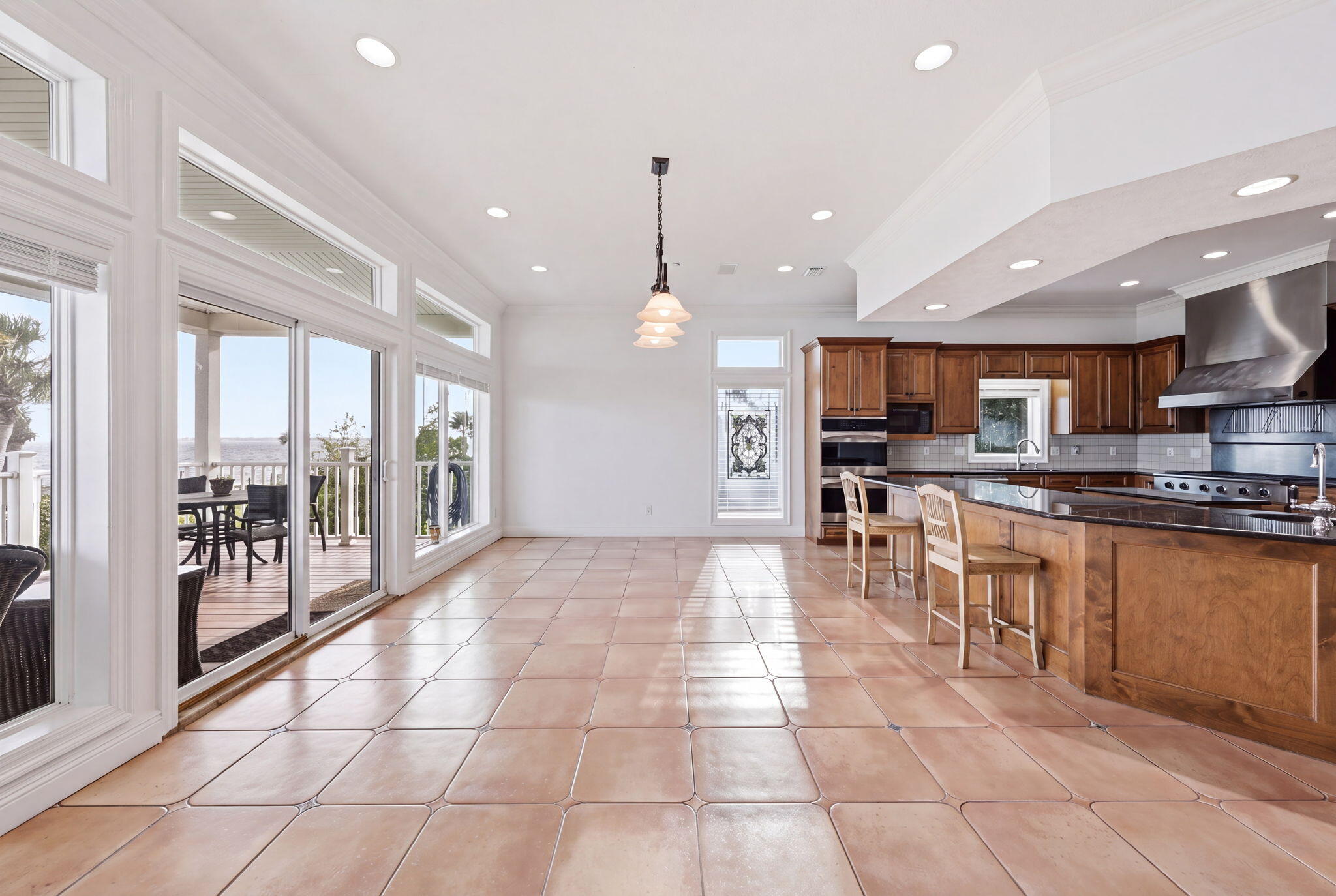 BLACK POINTE - Residential