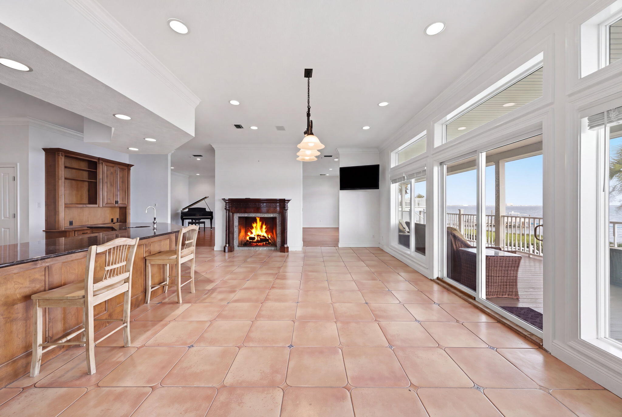 BLACK POINTE - Residential