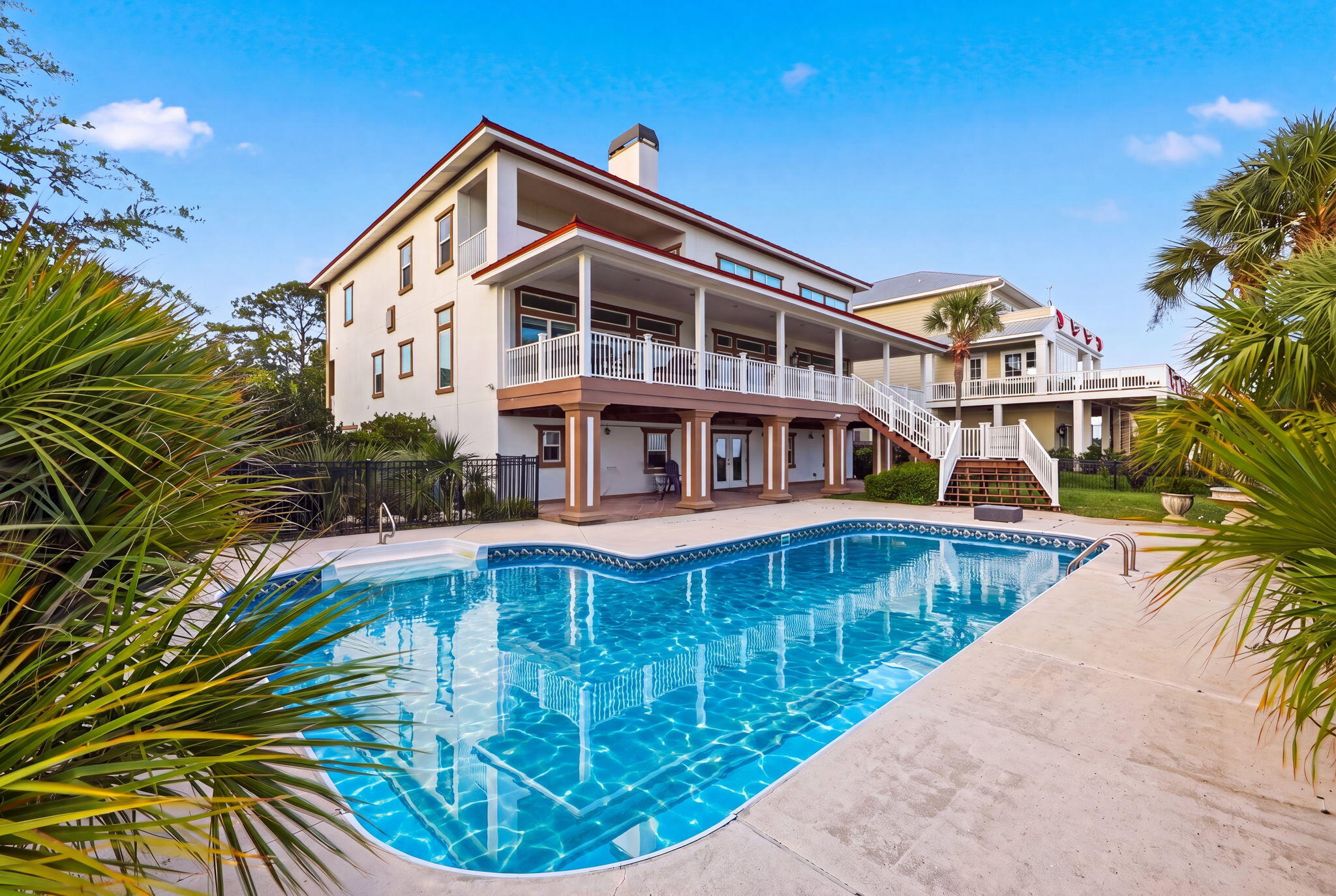 BLACK POINTE - Residential