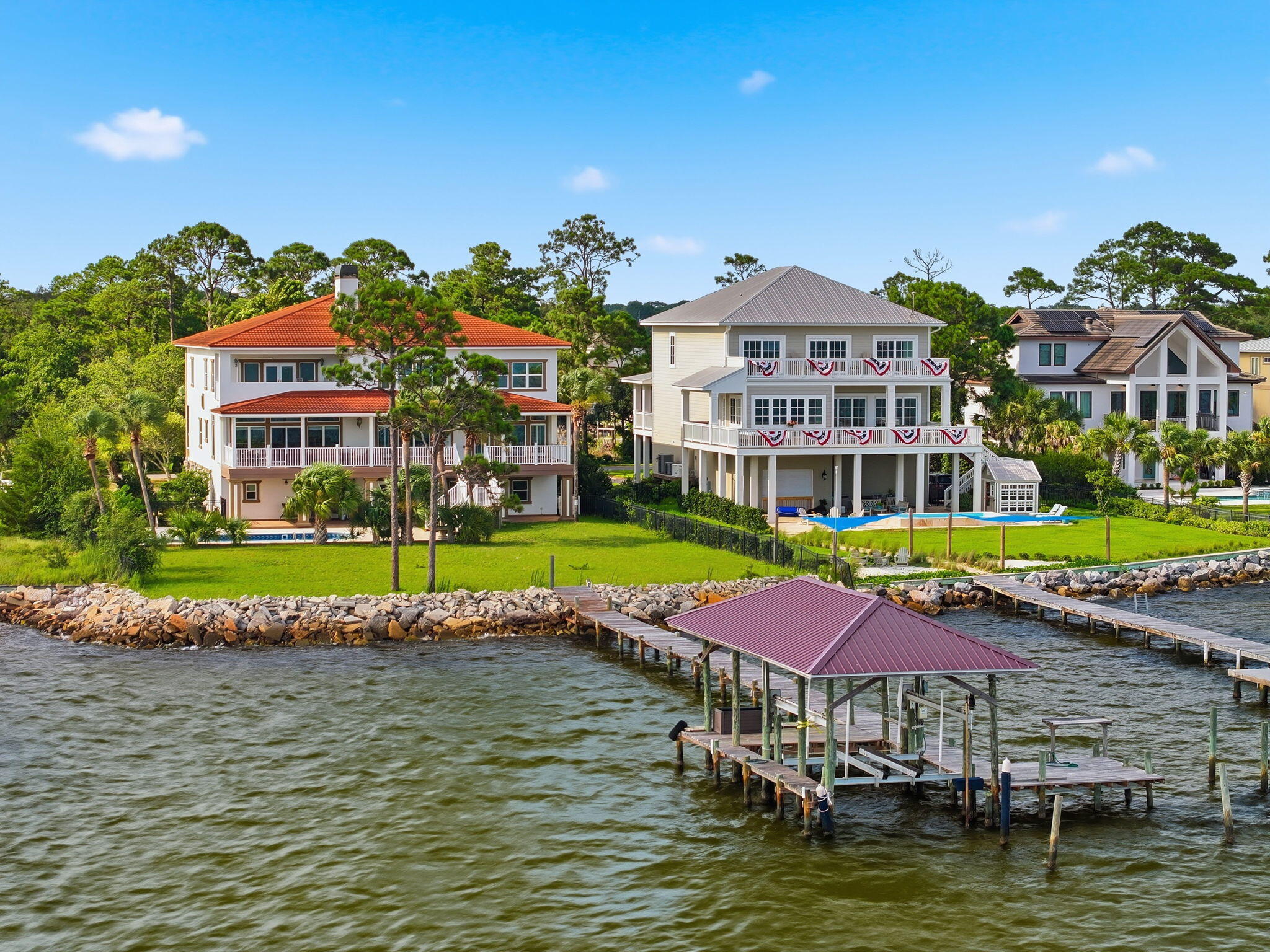 BLACK POINTE - Residential