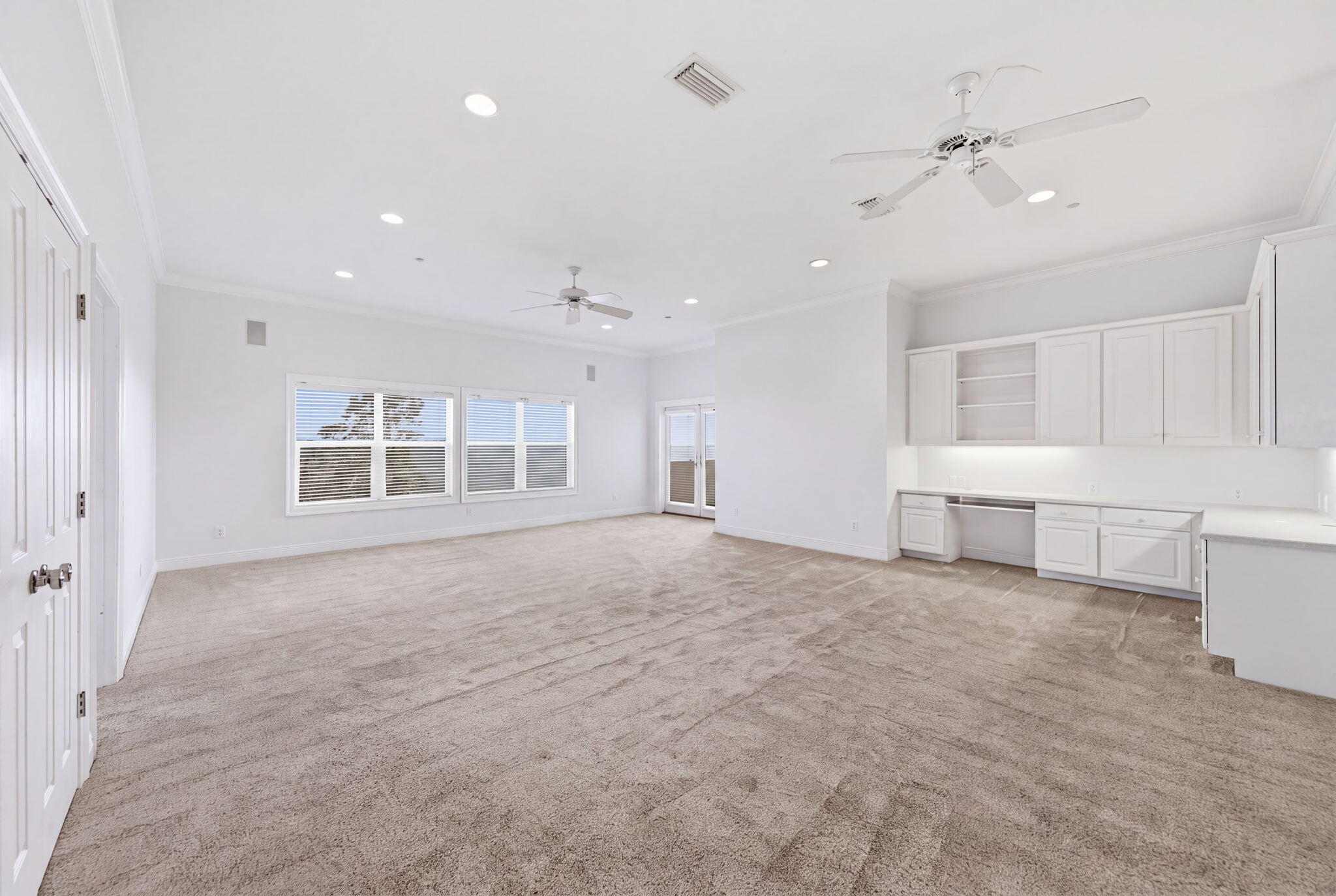 BLACK POINTE - Residential