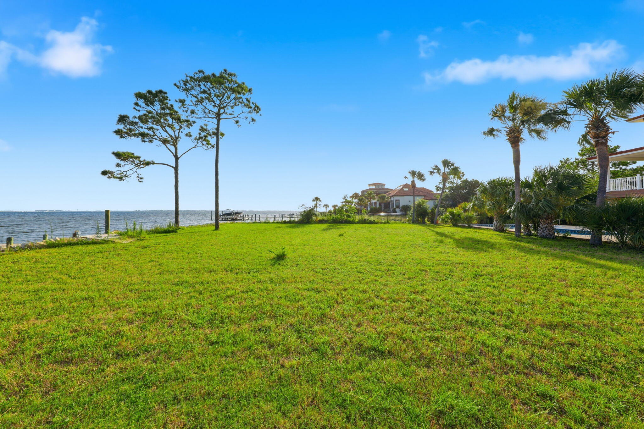 BLACK POINTE - Residential