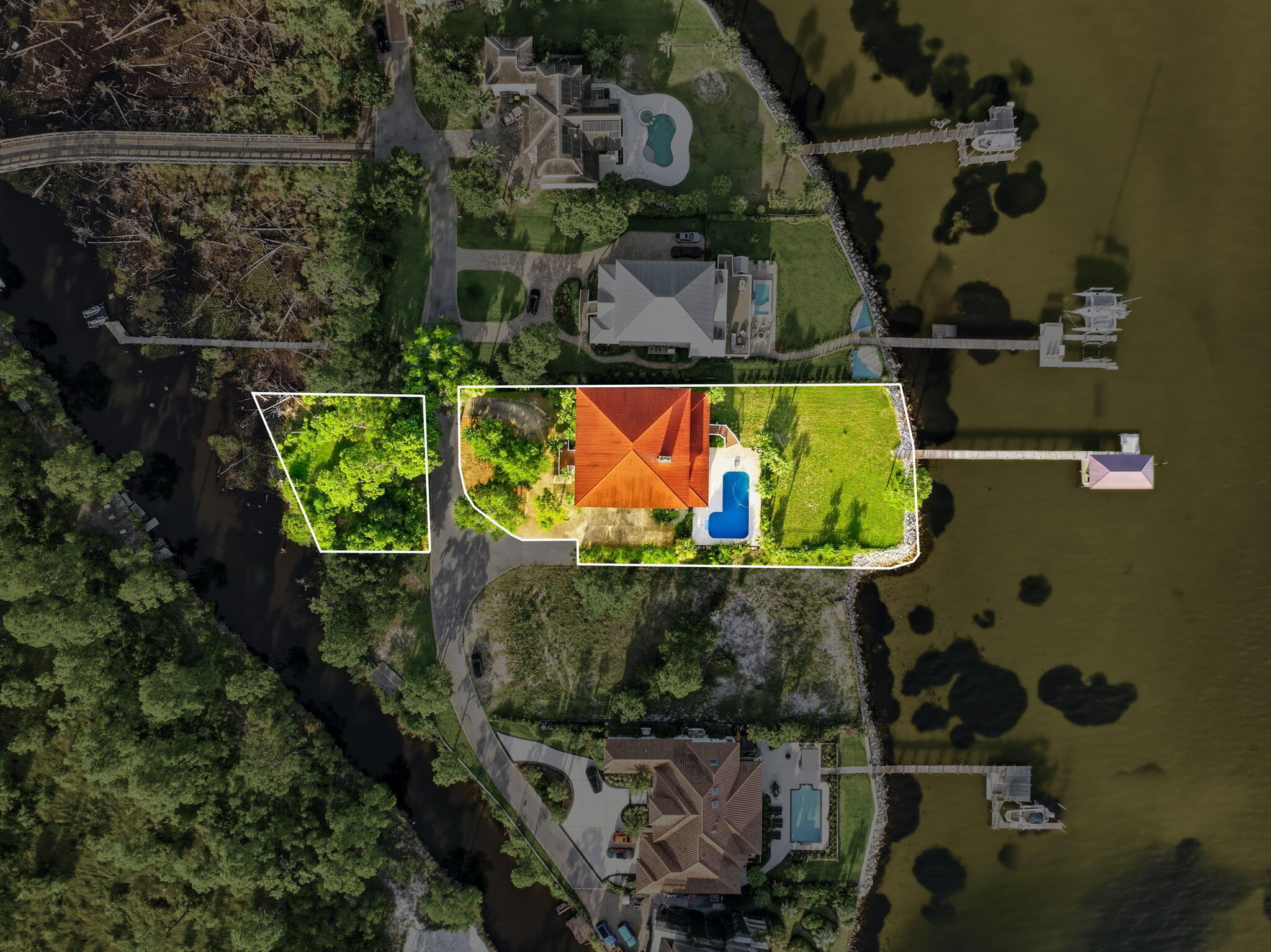 BLACK POINTE - Residential