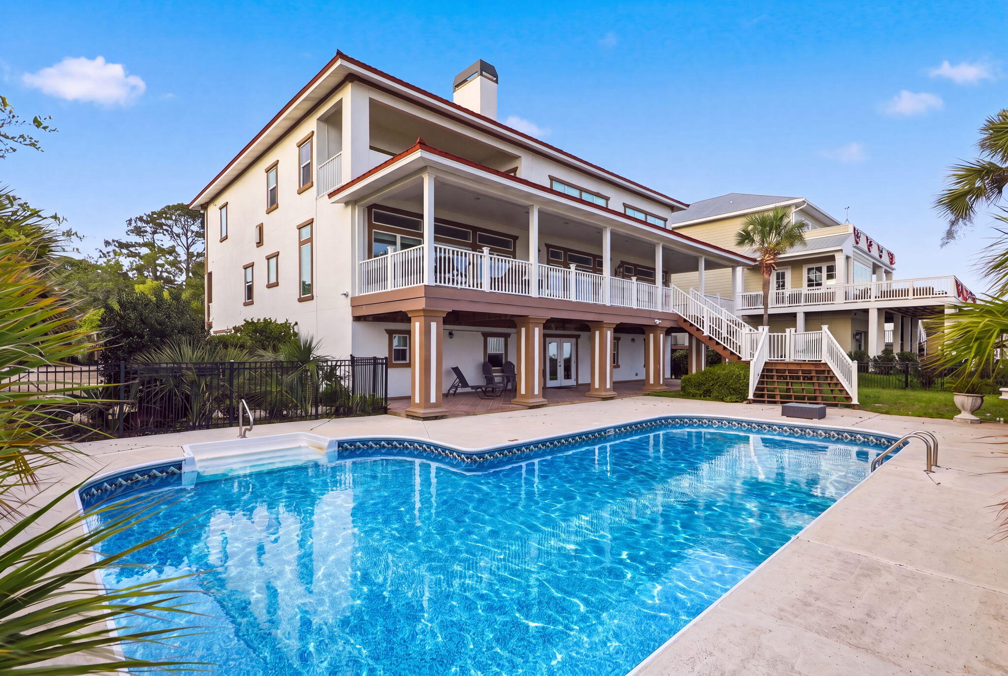 BLACK POINTE - Residential