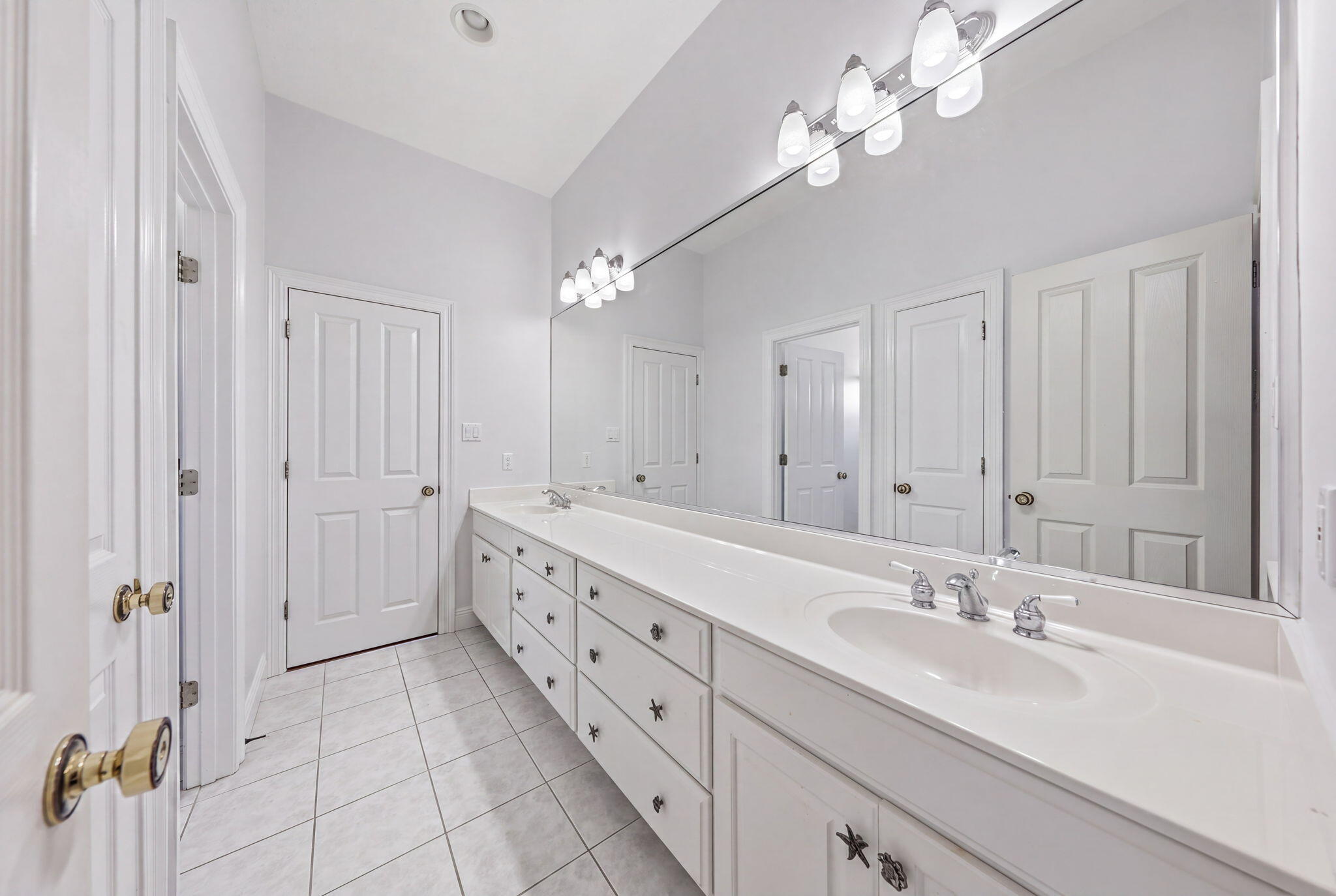 BLACK POINTE - Residential