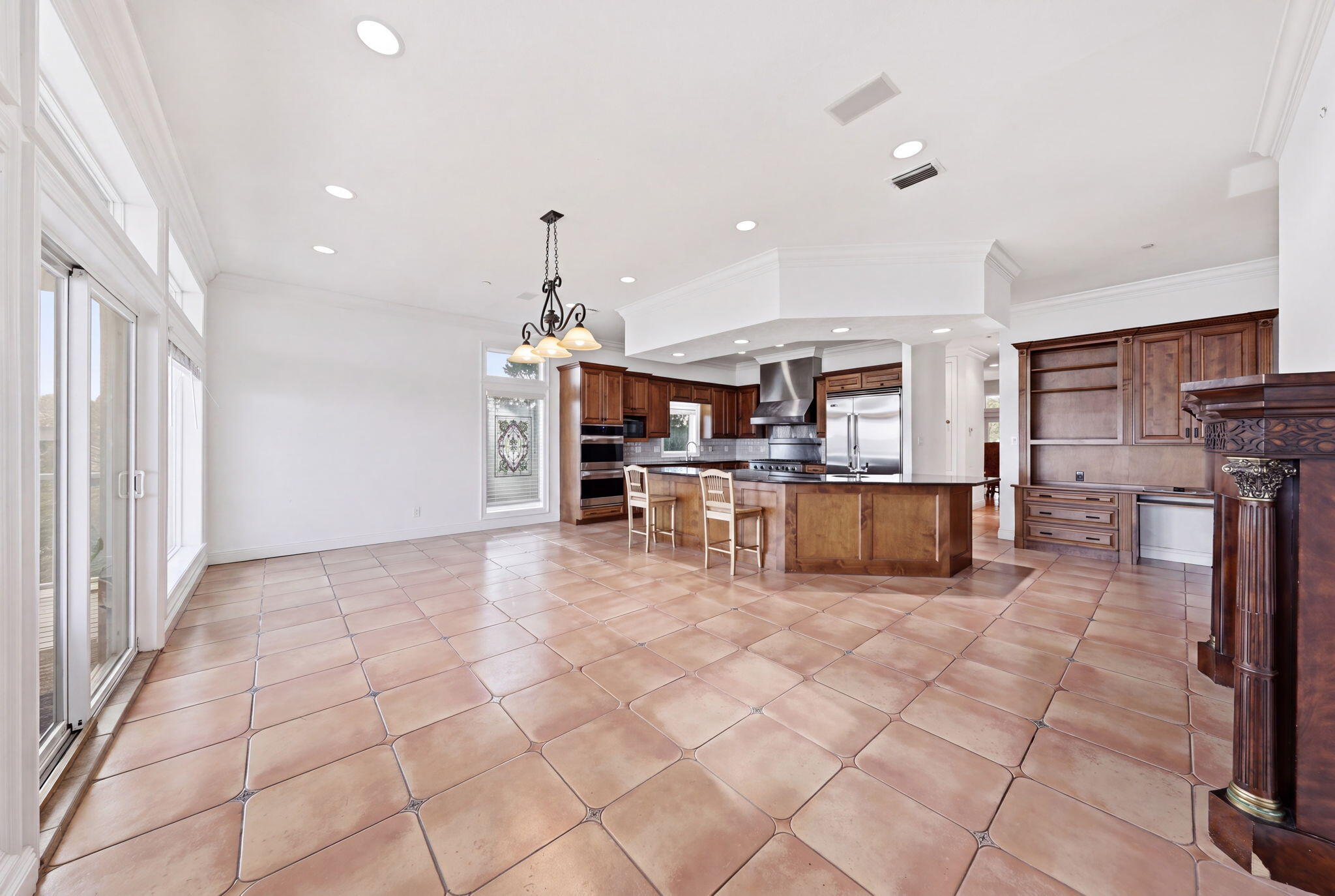 BLACK POINTE - Residential