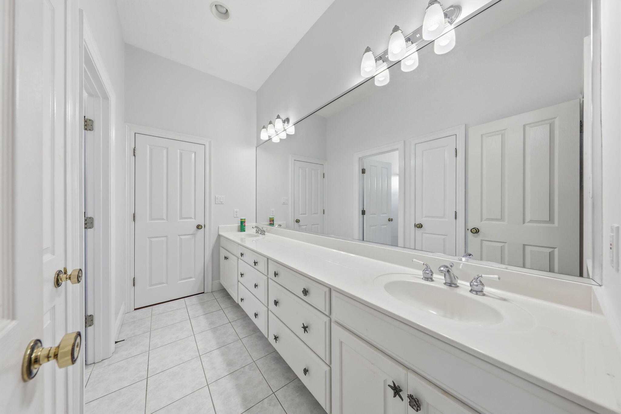 BLACK POINTE - Residential