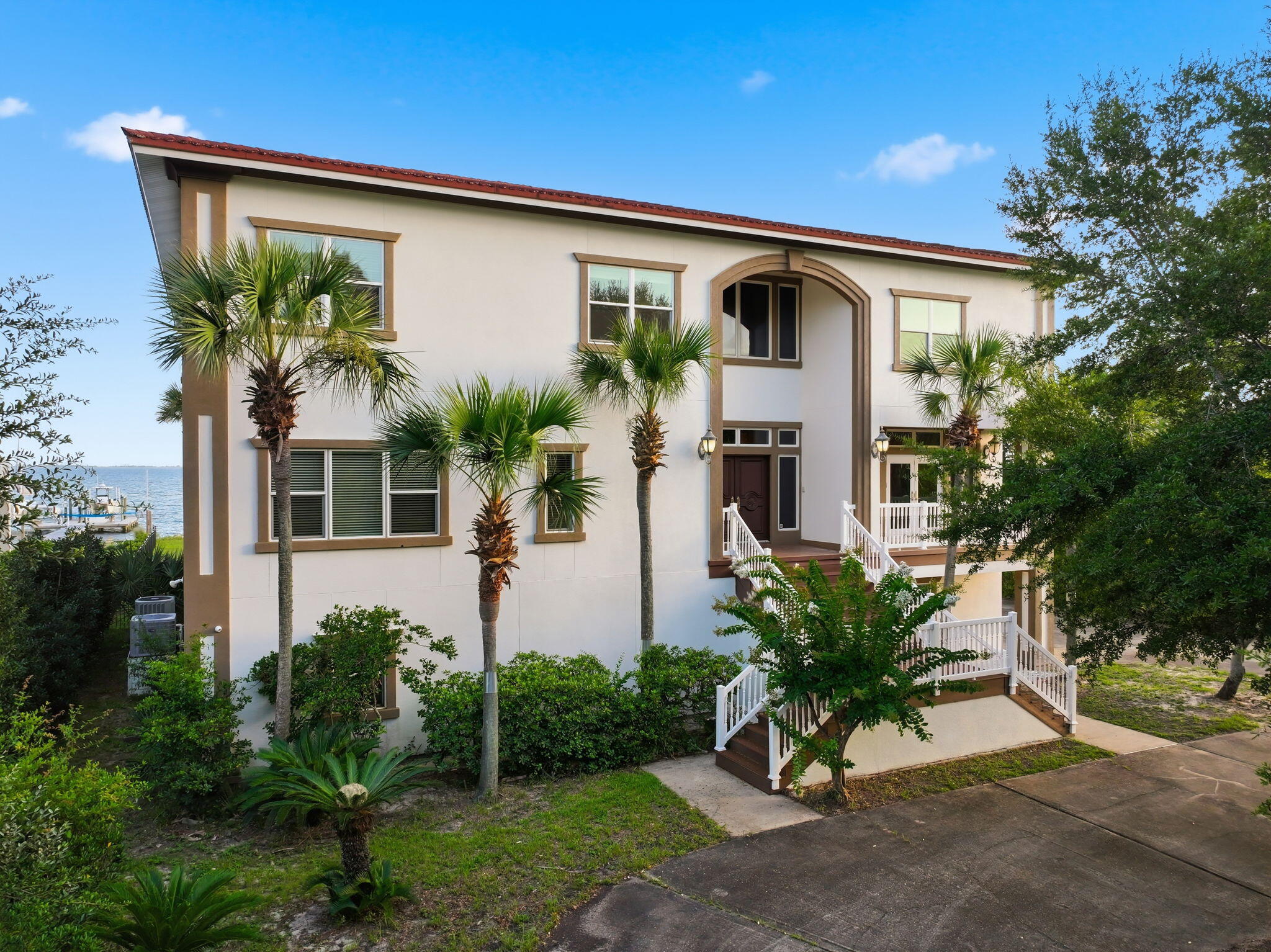 BLACK POINTE - Residential
