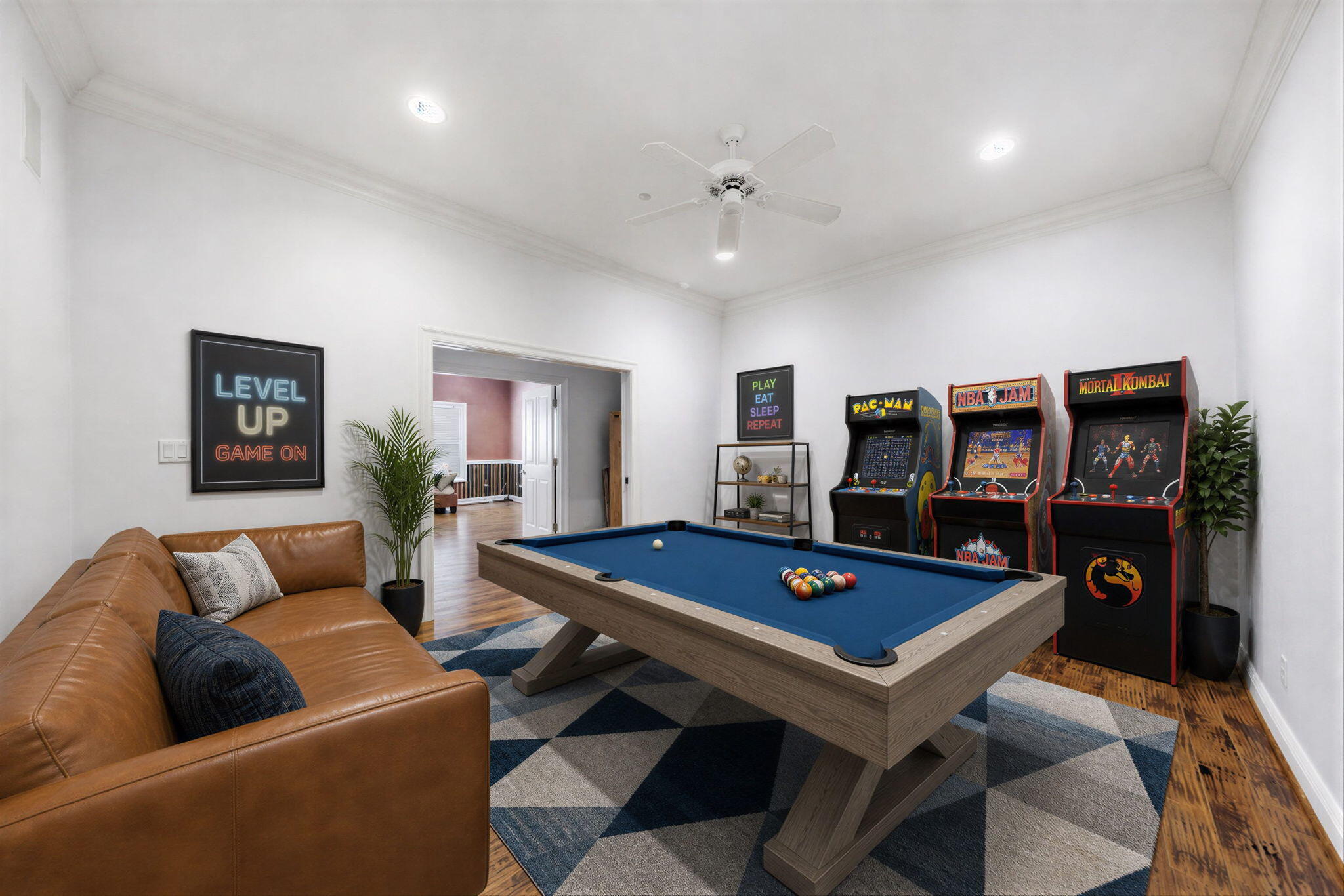 BLACK POINTE - Residential