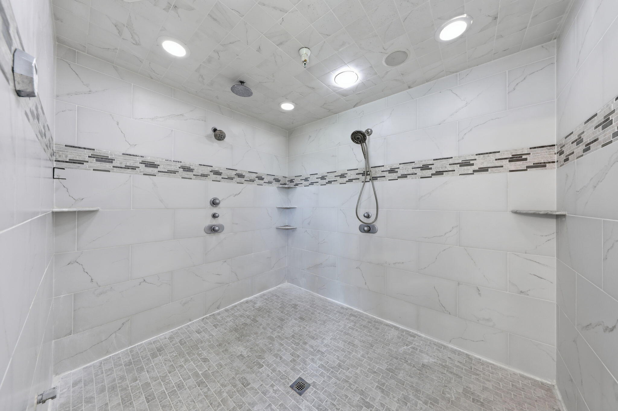 BLACK POINTE - Residential
