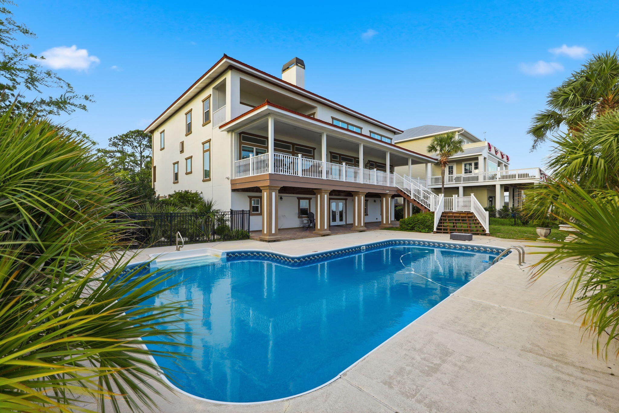 BLACK POINTE - Residential