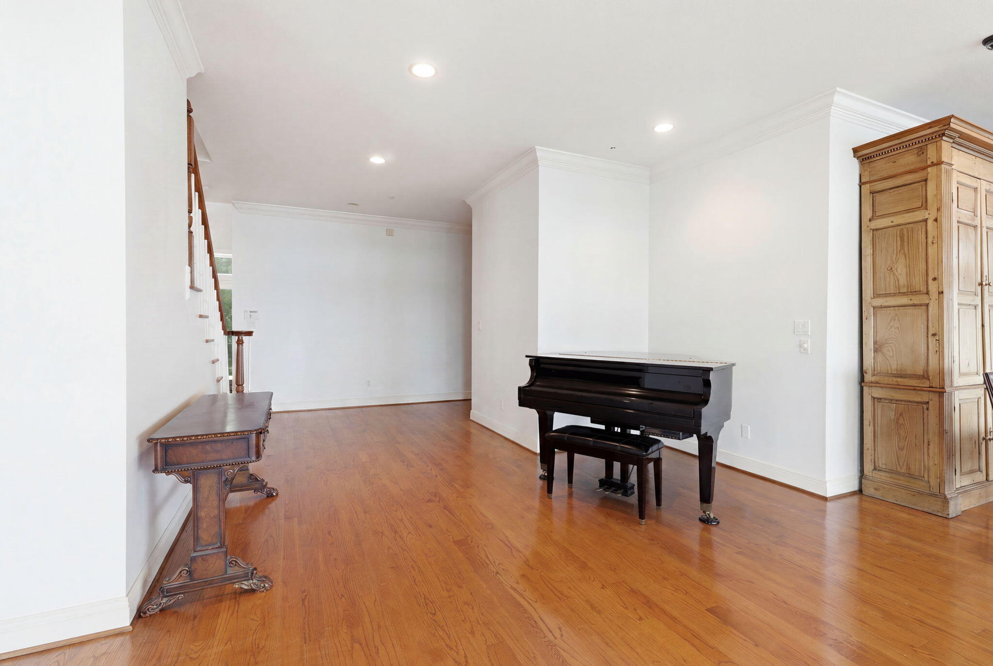BLACK POINTE - Residential