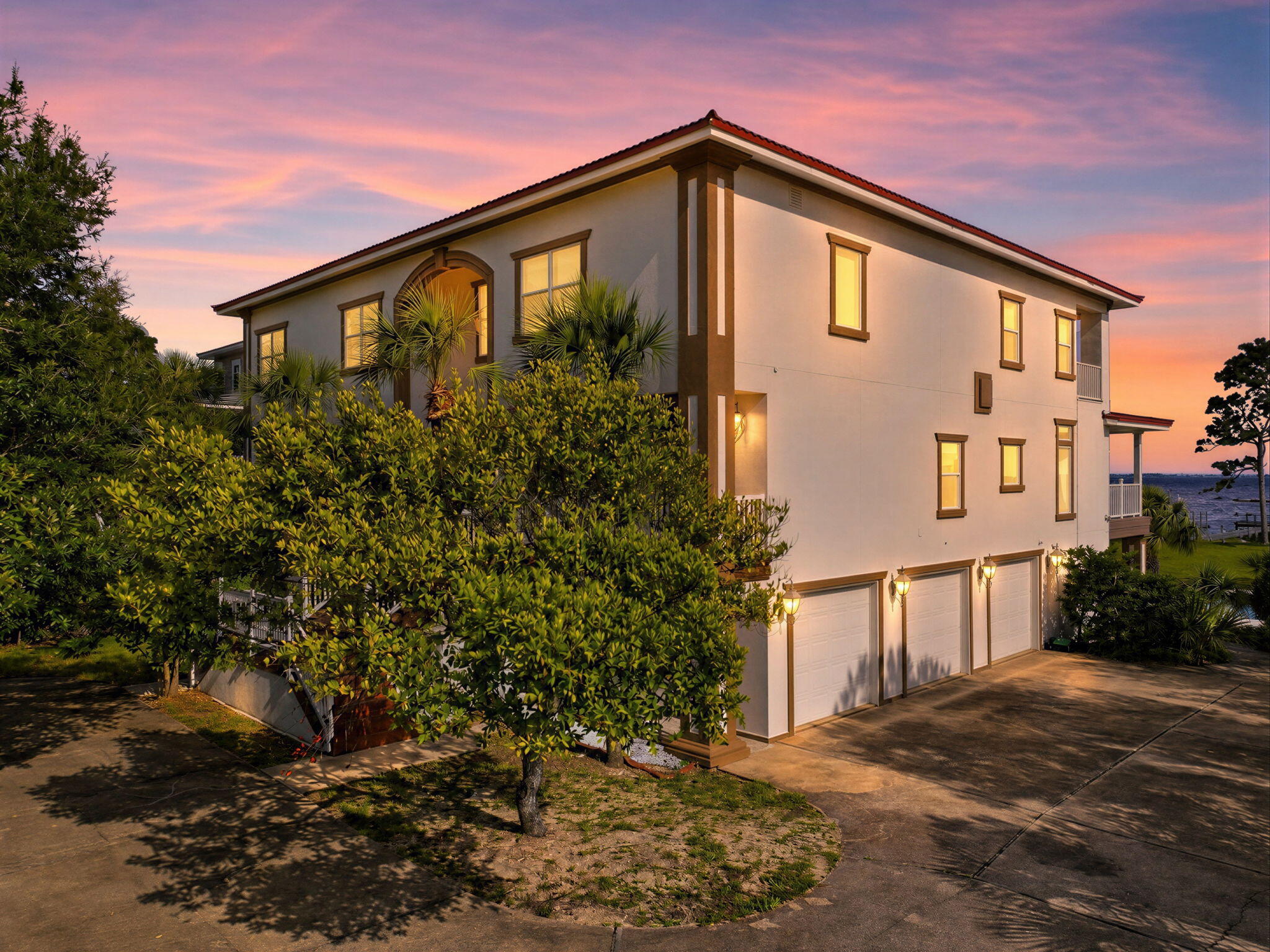 BLACK POINTE - Residential