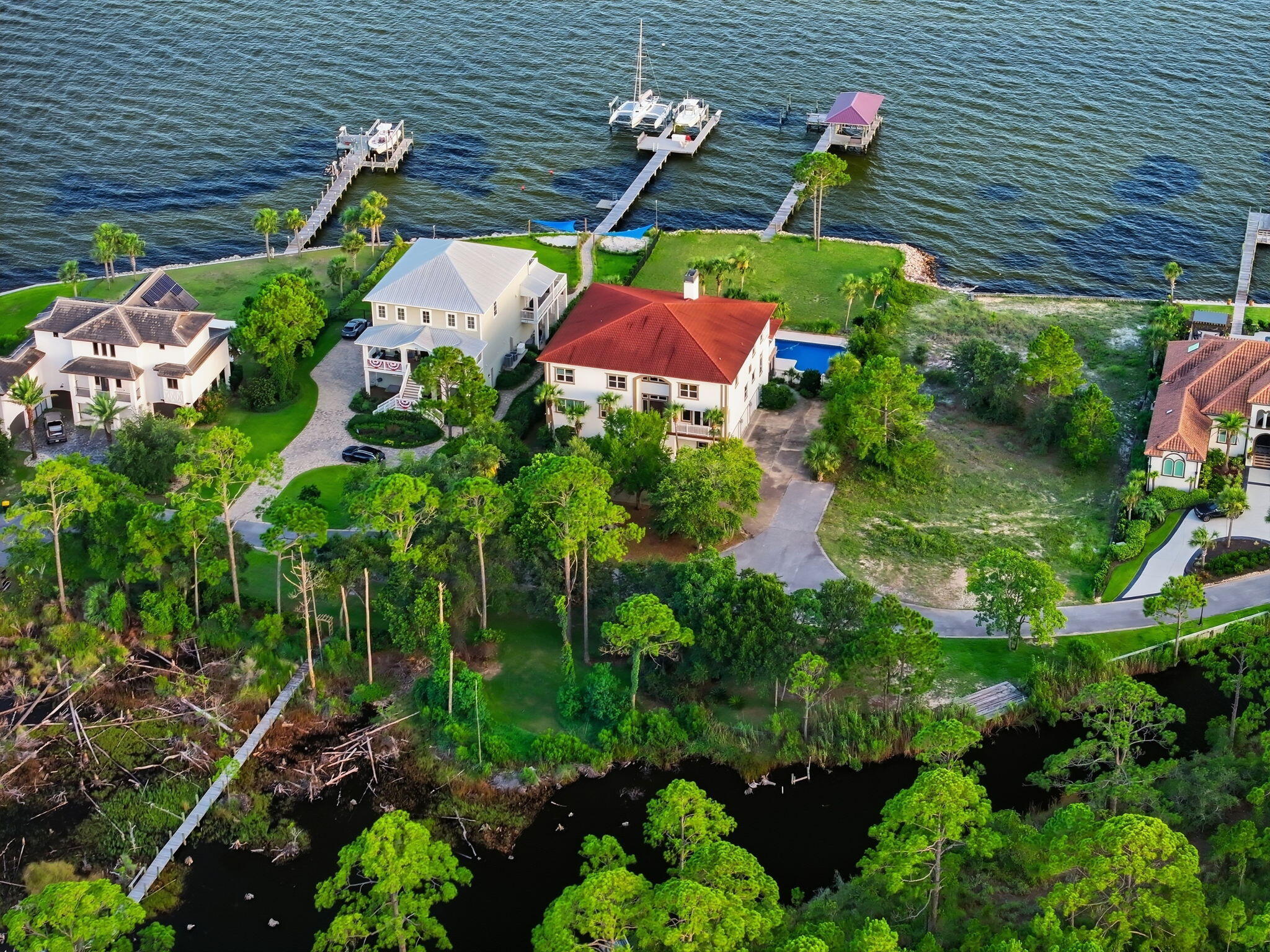 BLACK POINTE - Residential