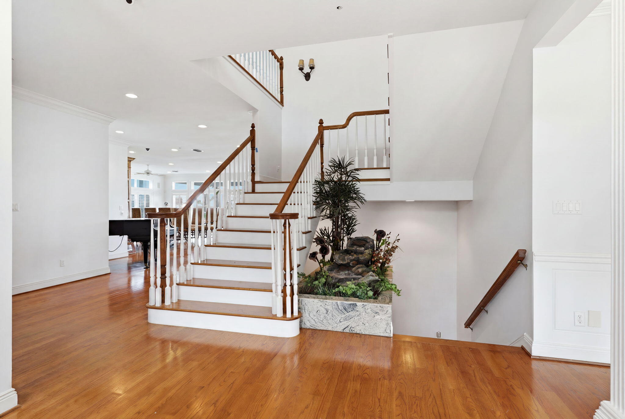 BLACK POINTE - Residential
