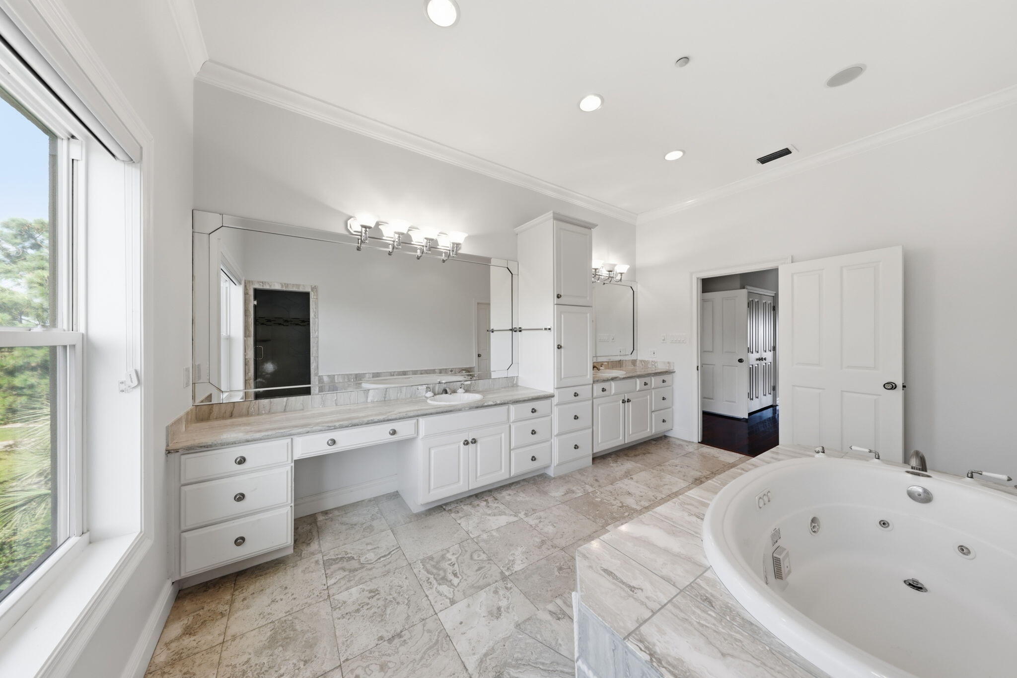BLACK POINTE - Residential
