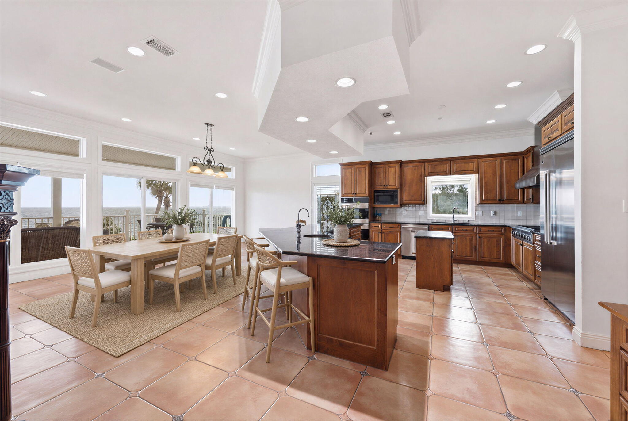 BLACK POINTE - Residential
