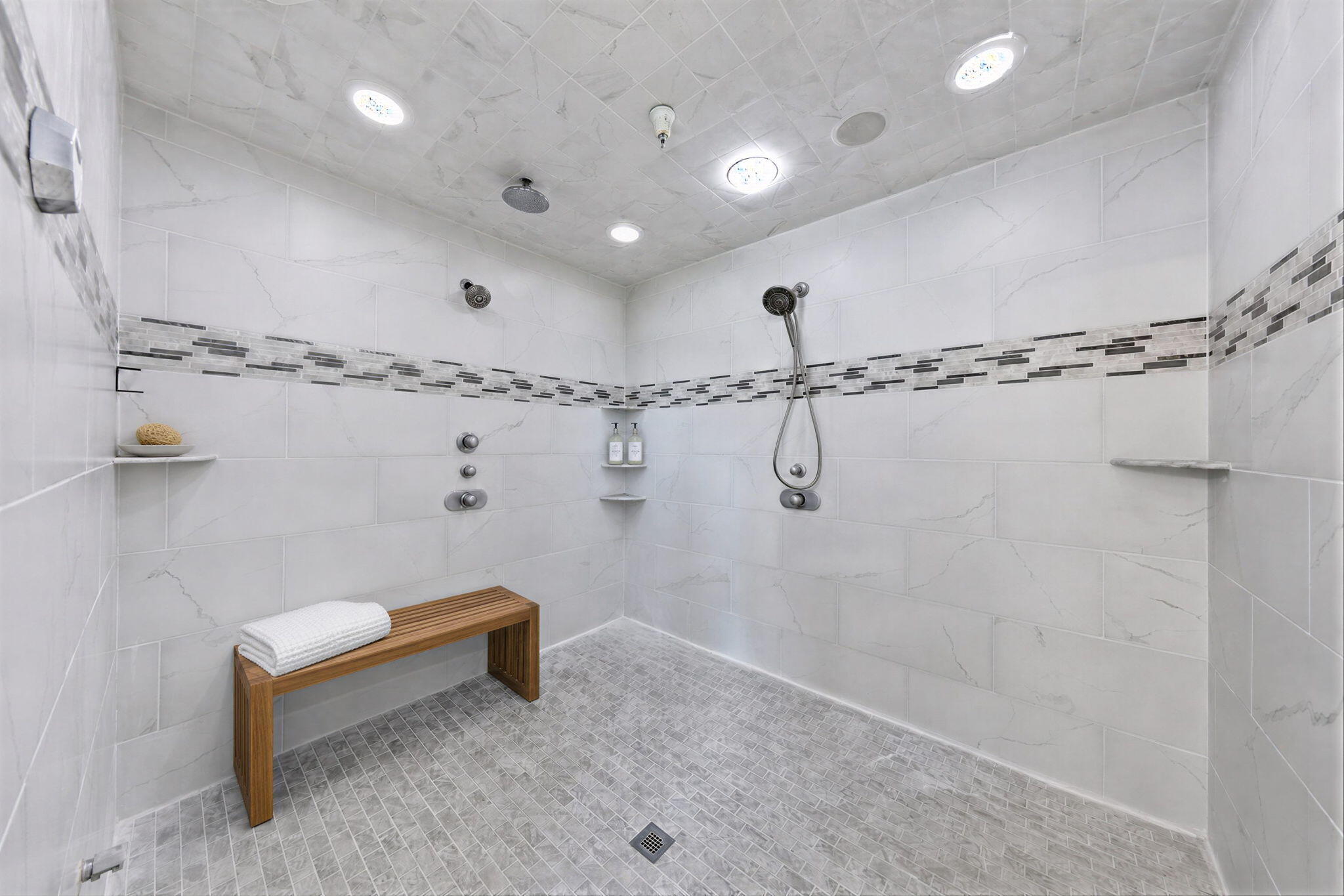 BLACK POINTE - Residential