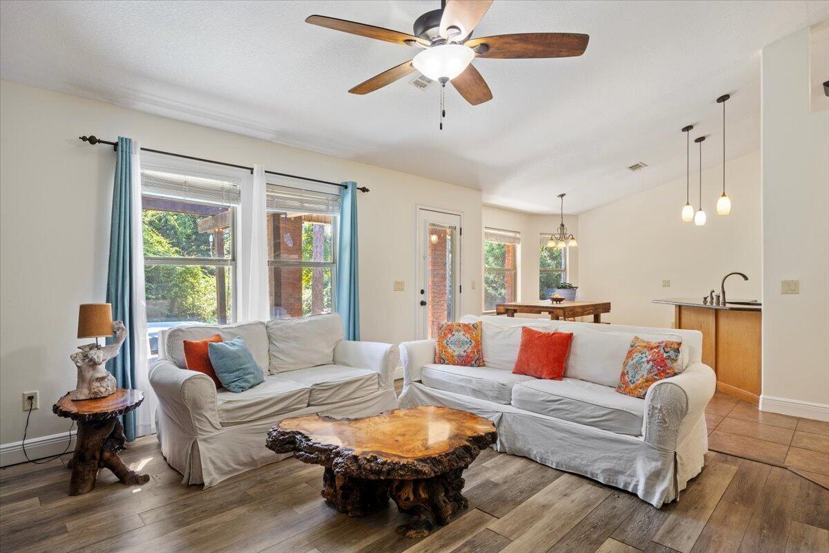 HOLLEY BY THE SEA - Residential