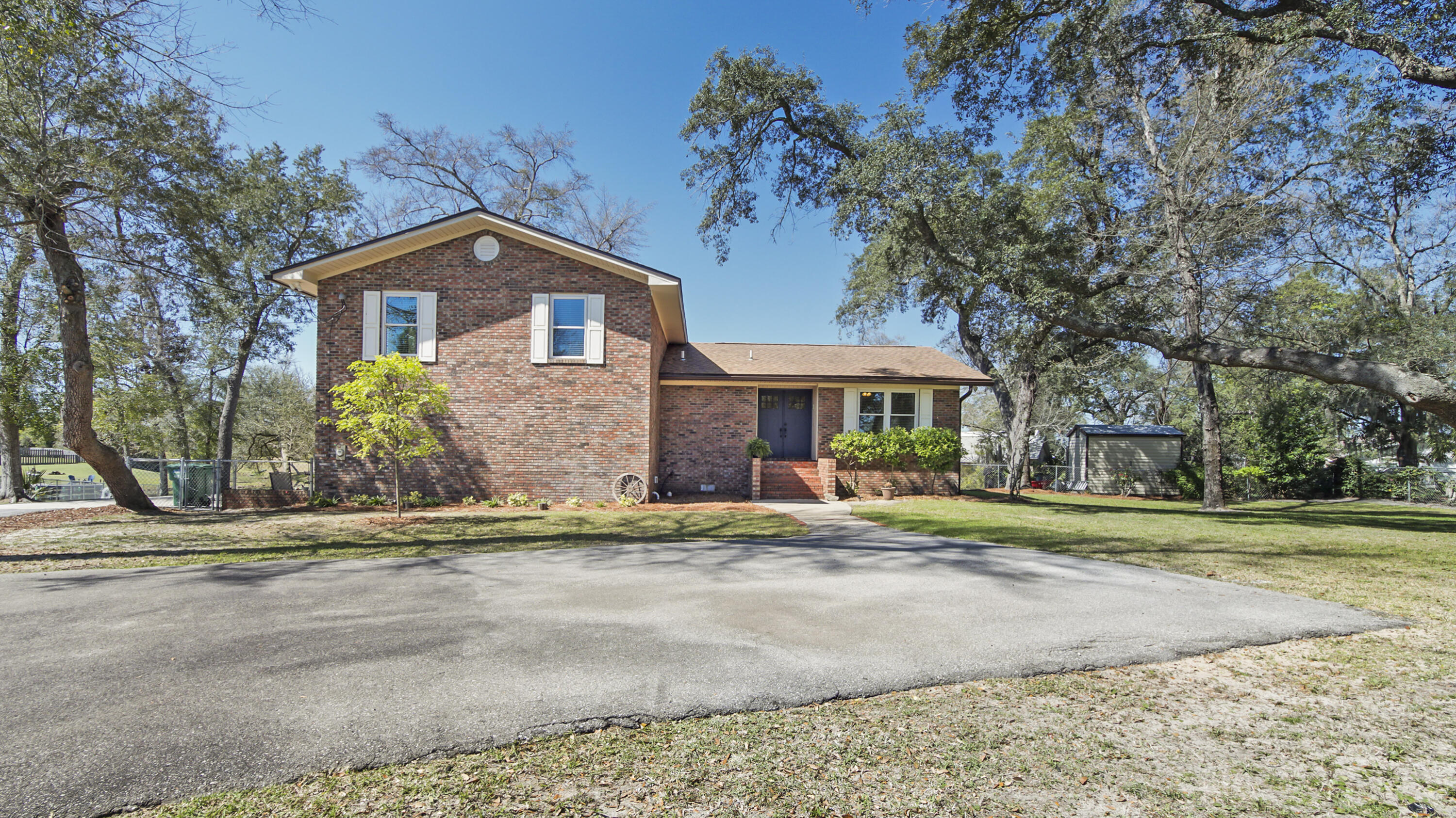 DEERPOINT ESTATES - Residential