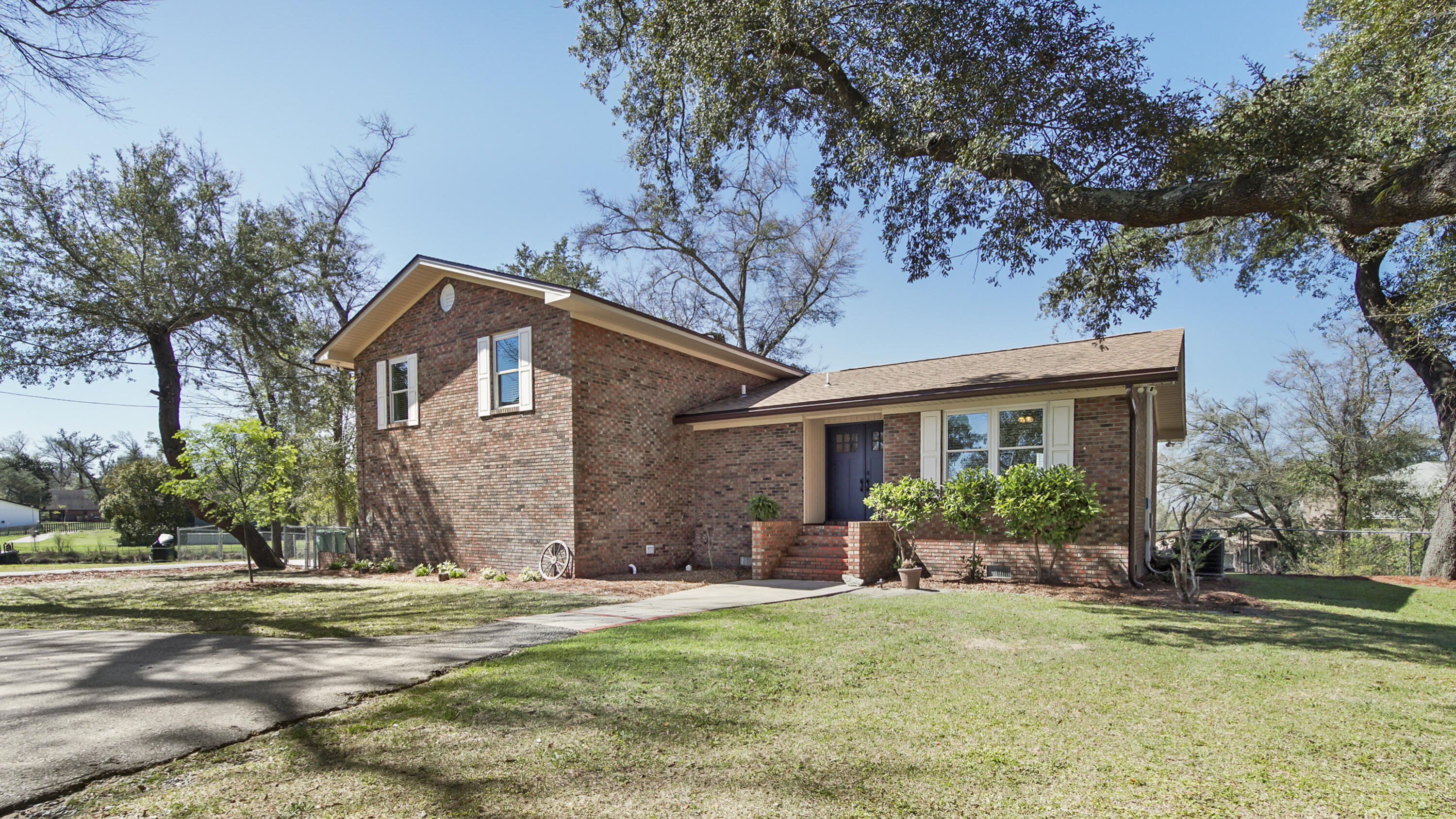 DEERPOINT ESTATES - Residential