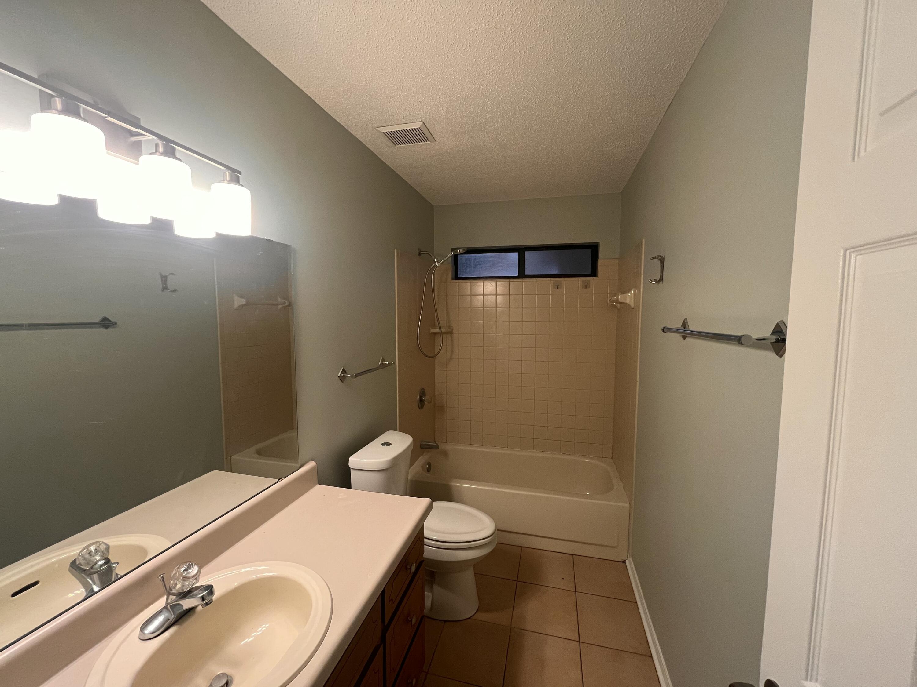 FAIRWOOD PH 1 - Residential Lease