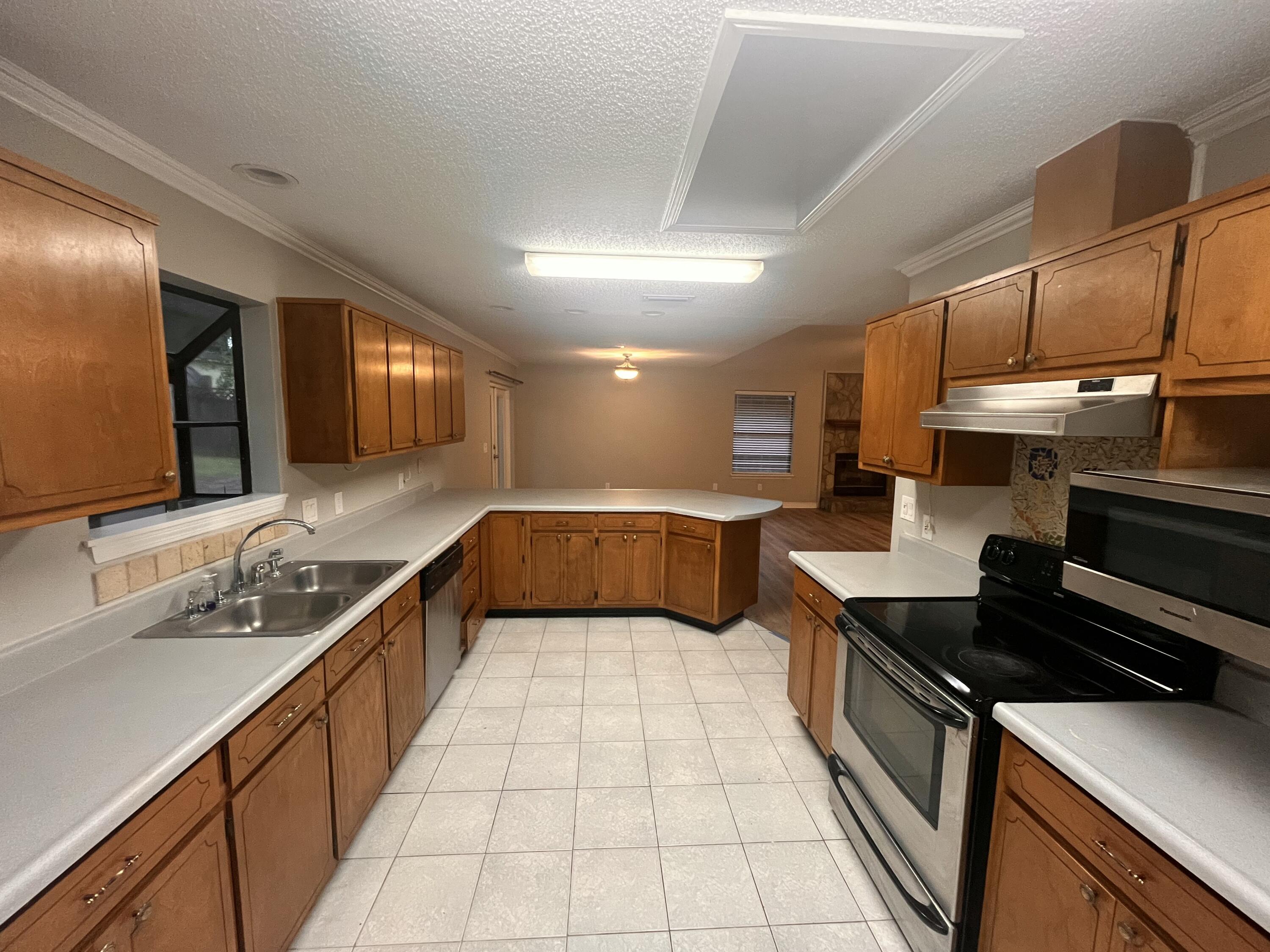 FAIRWOOD PH 1 - Residential Lease