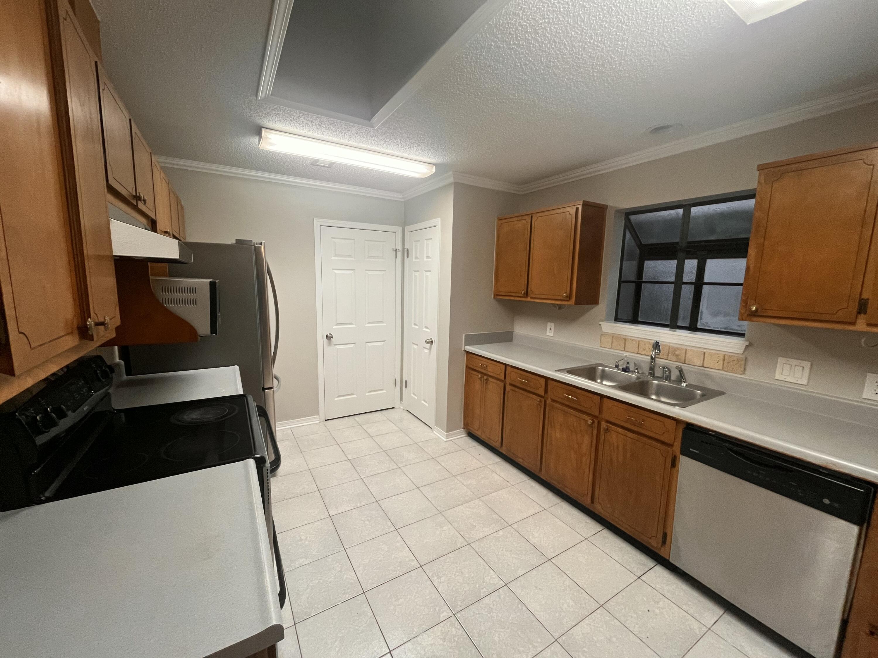 FAIRWOOD PH 1 - Residential Lease