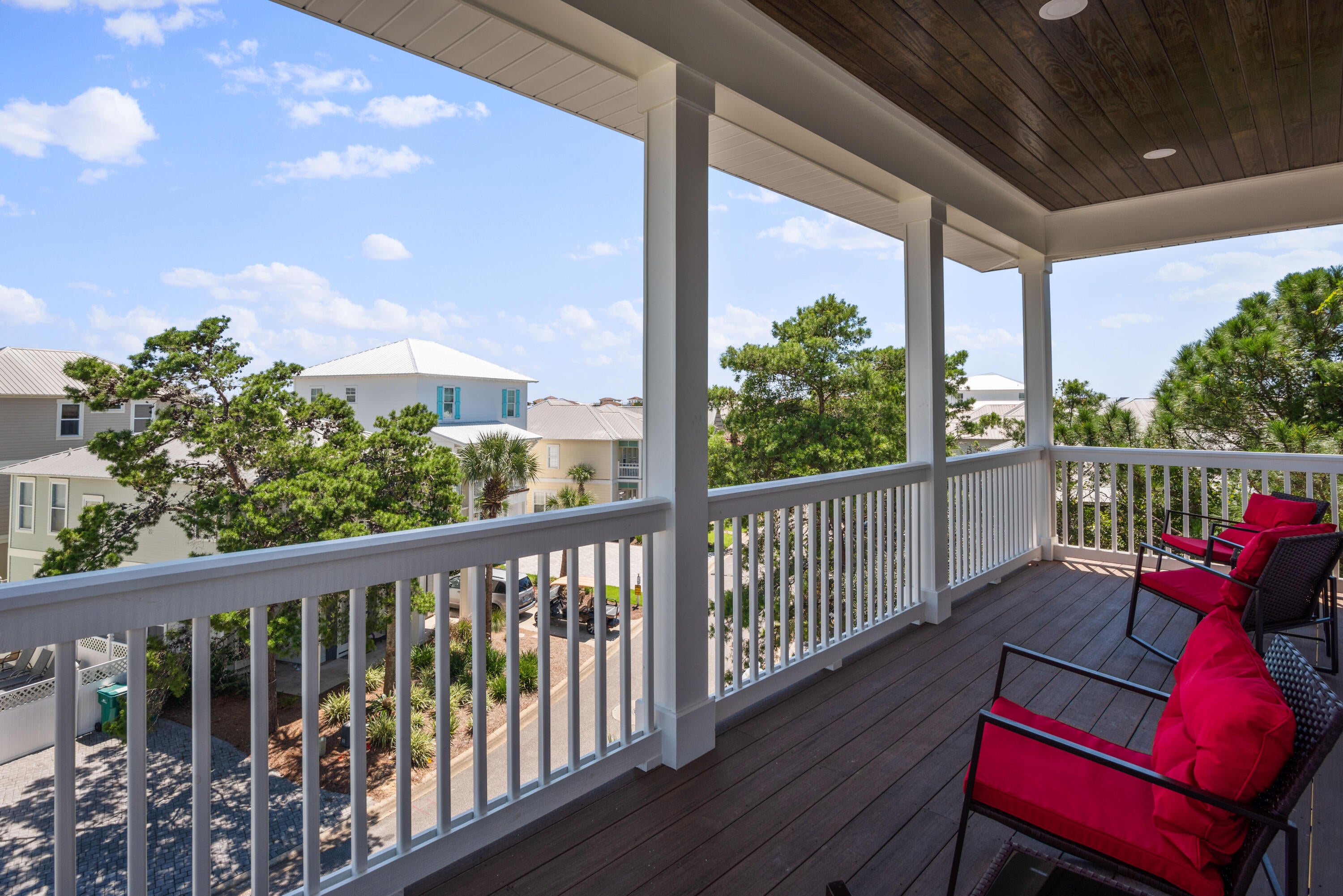 EMERALD WATERS VILLAGE - Residential