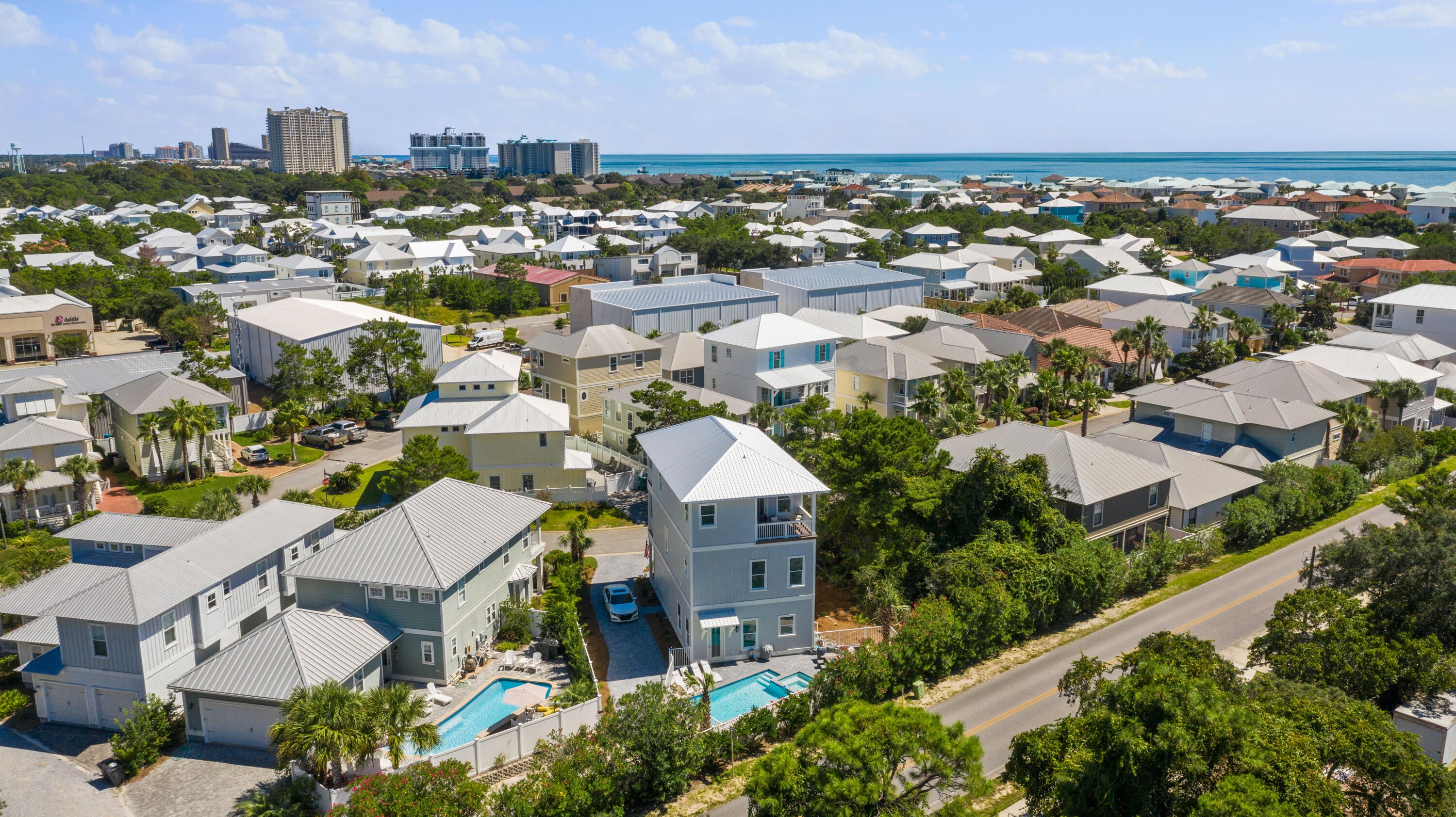EMERALD WATERS VILLAGE - Residential
