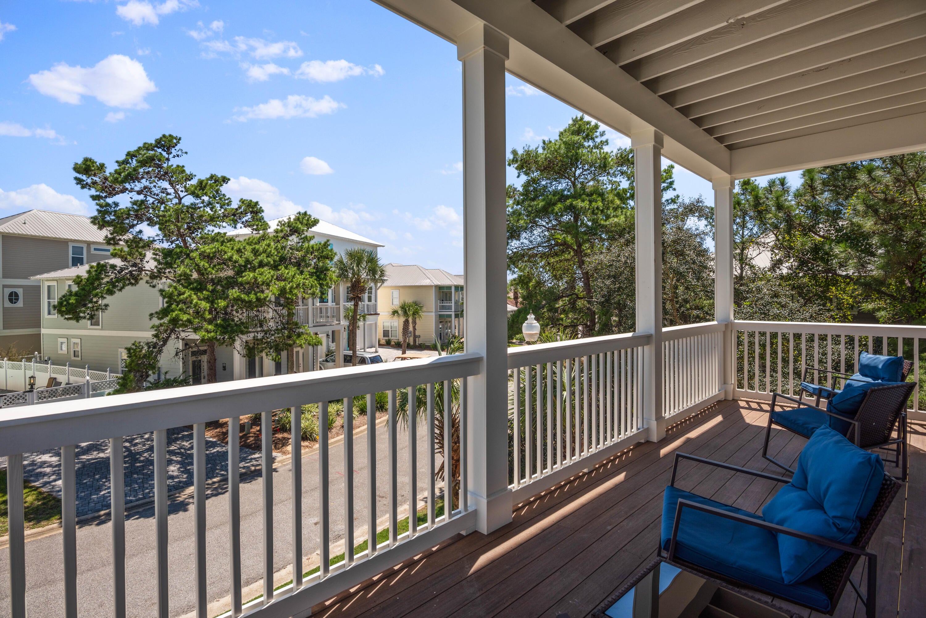 EMERALD WATERS VILLAGE - Residential