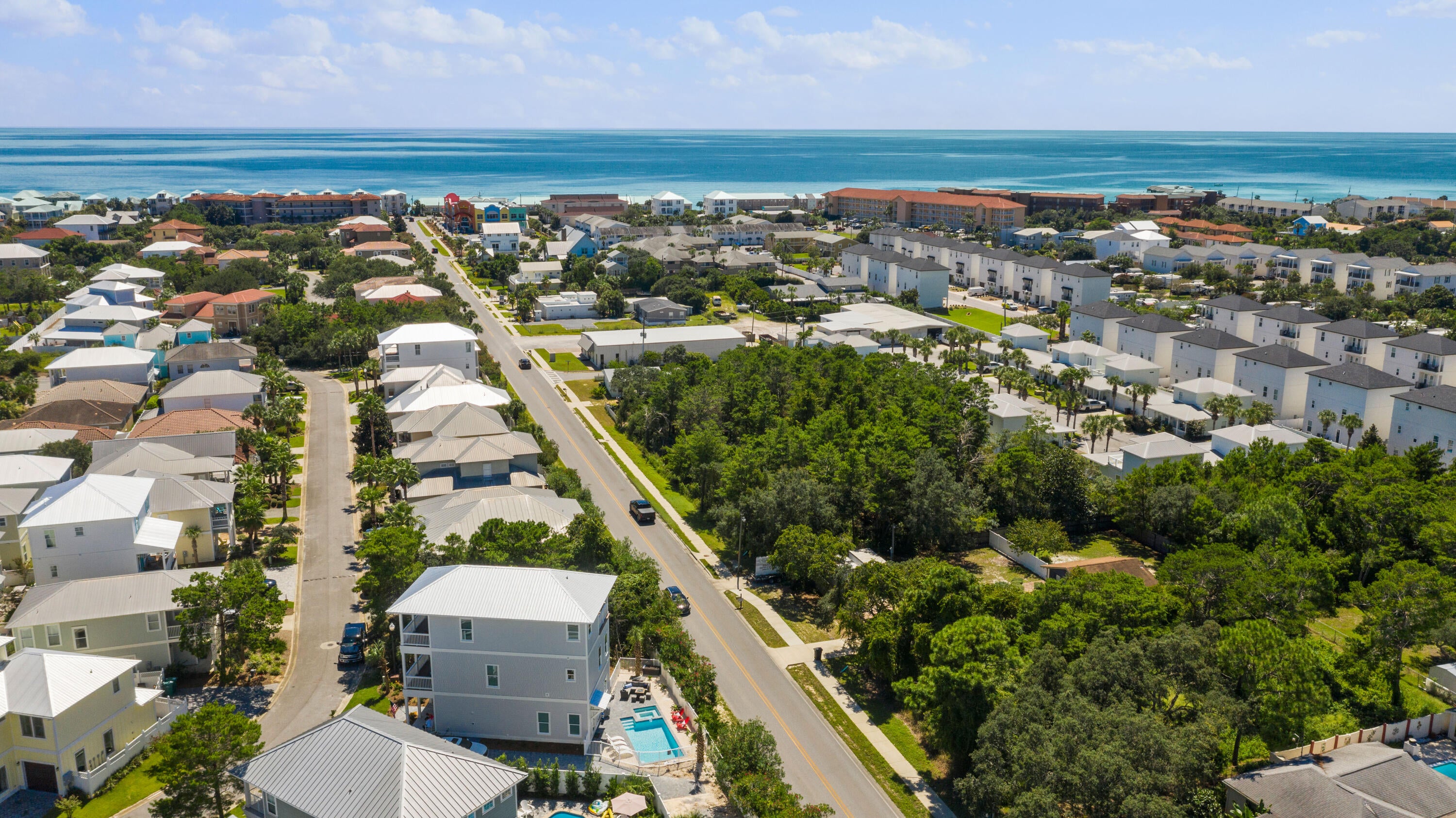 EMERALD WATERS VILLAGE - Residential