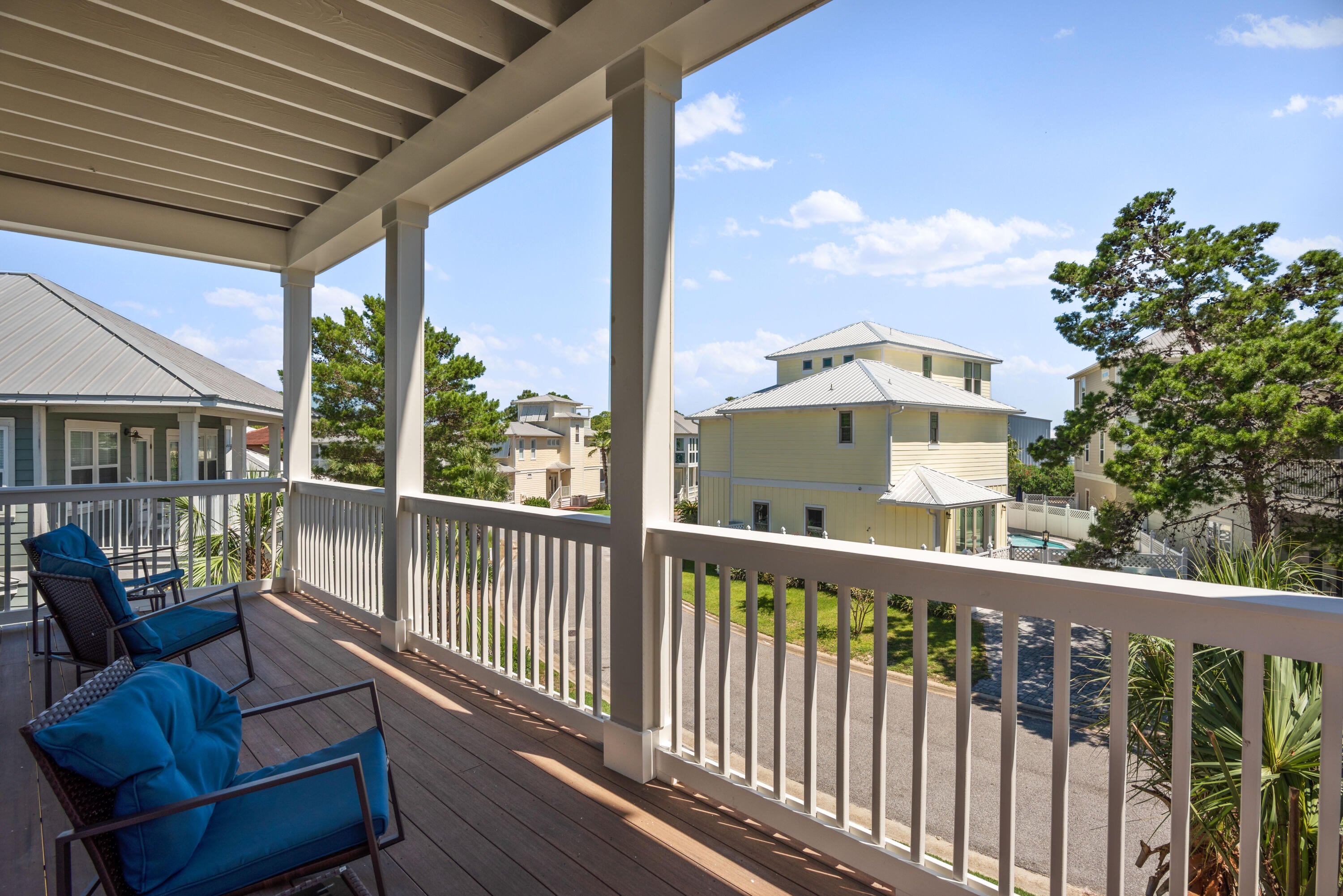 EMERALD WATERS VILLAGE - Residential