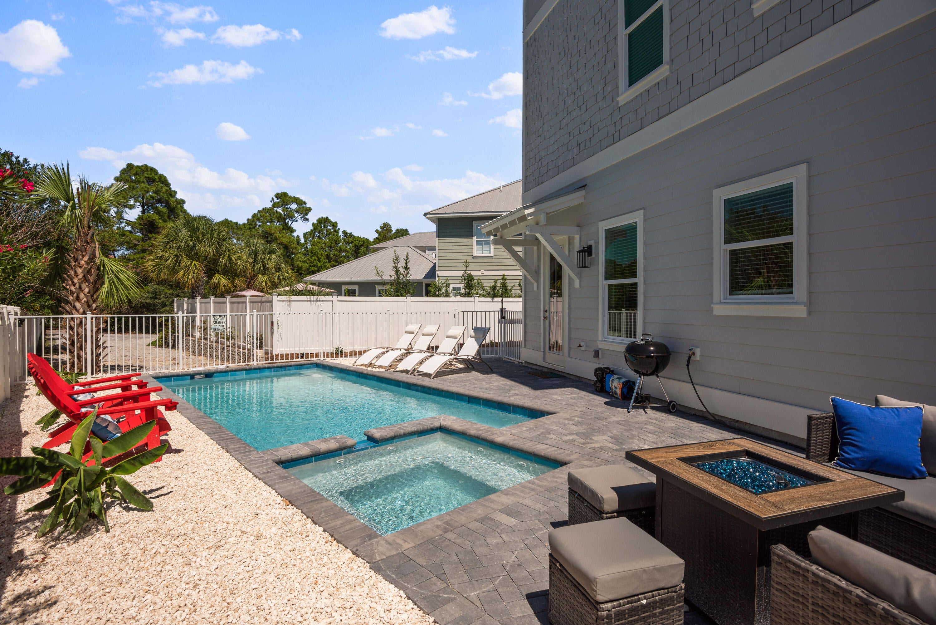EMERALD WATERS VILLAGE - Residential