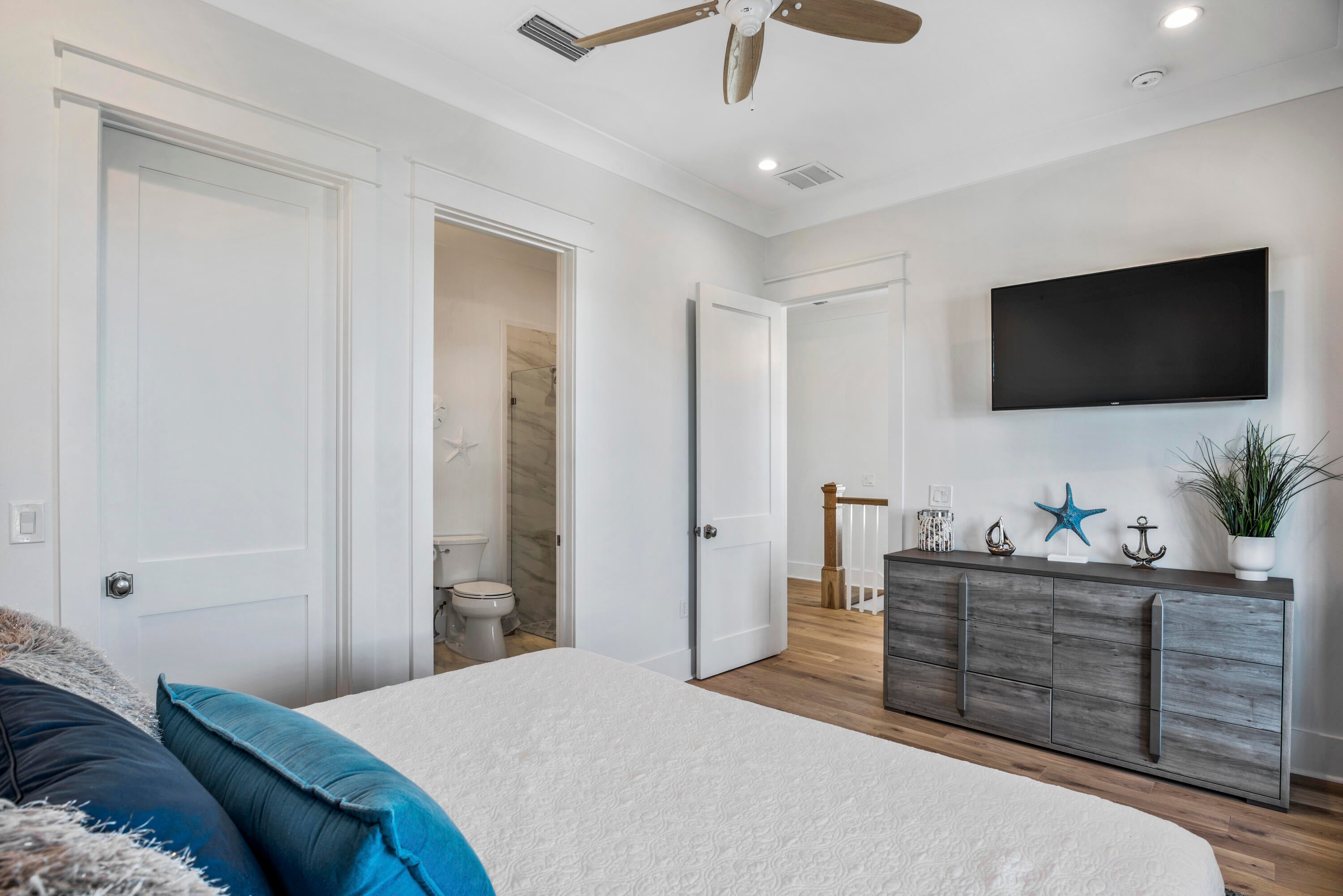 EMERALD WATERS VILLAGE - Residential