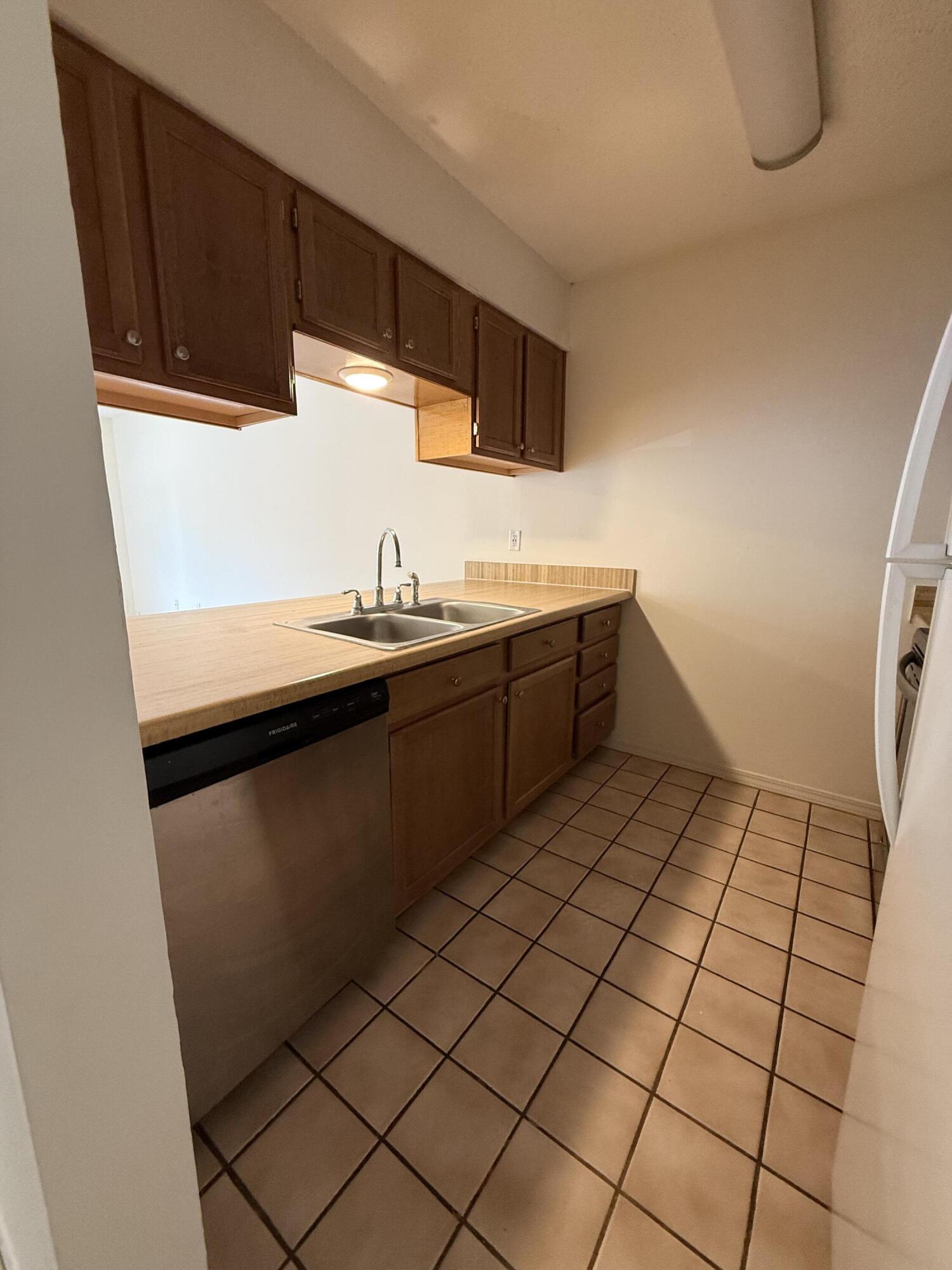 LANDVIEW ESTATES - Residential Lease