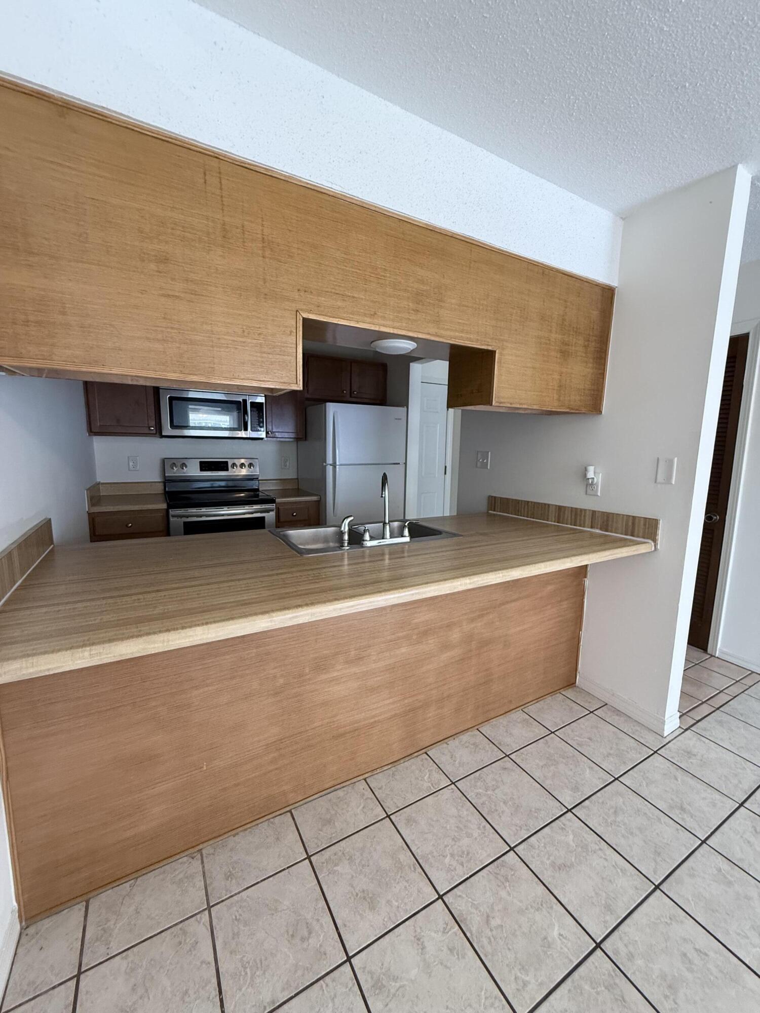 LANDVIEW ESTATES - Residential Lease