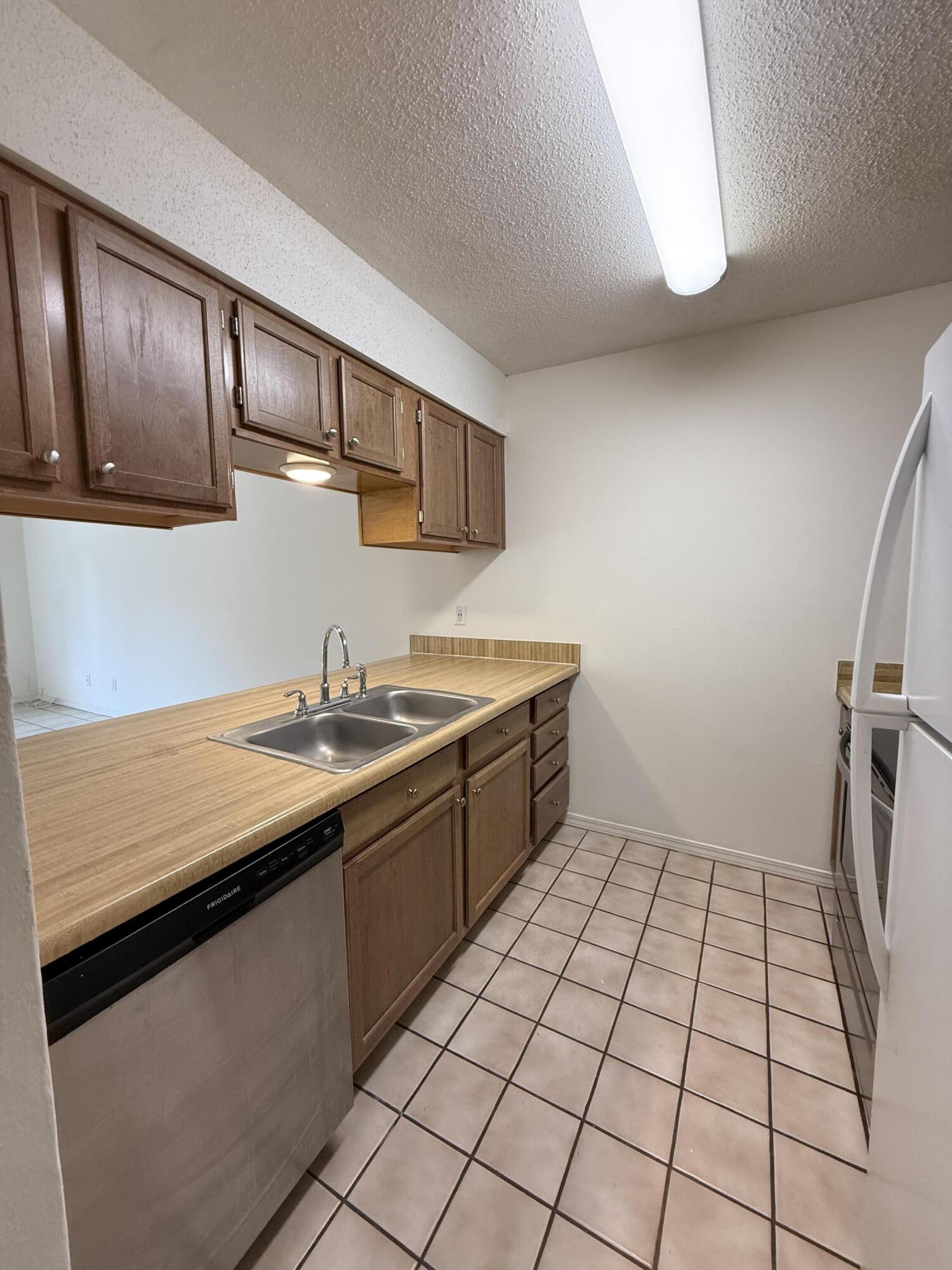 LANDVIEW ESTATES - Residential Lease