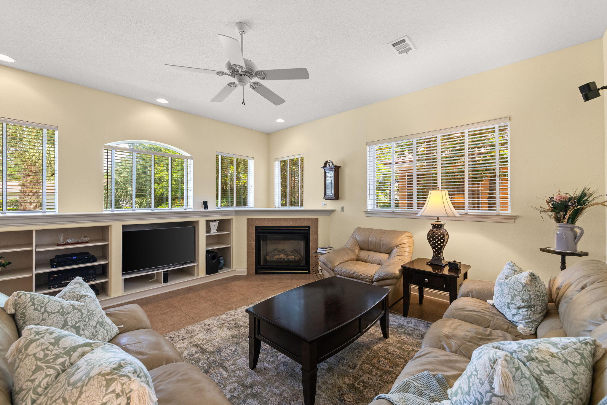 REGATTA BAY - Residential