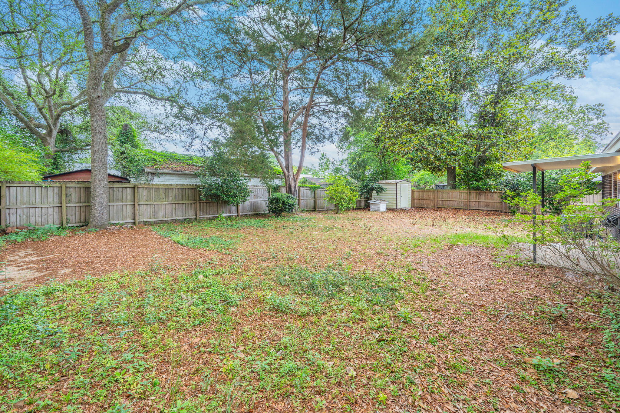 LEOTA MILLER S/D LOT 3 BLK D - Residential