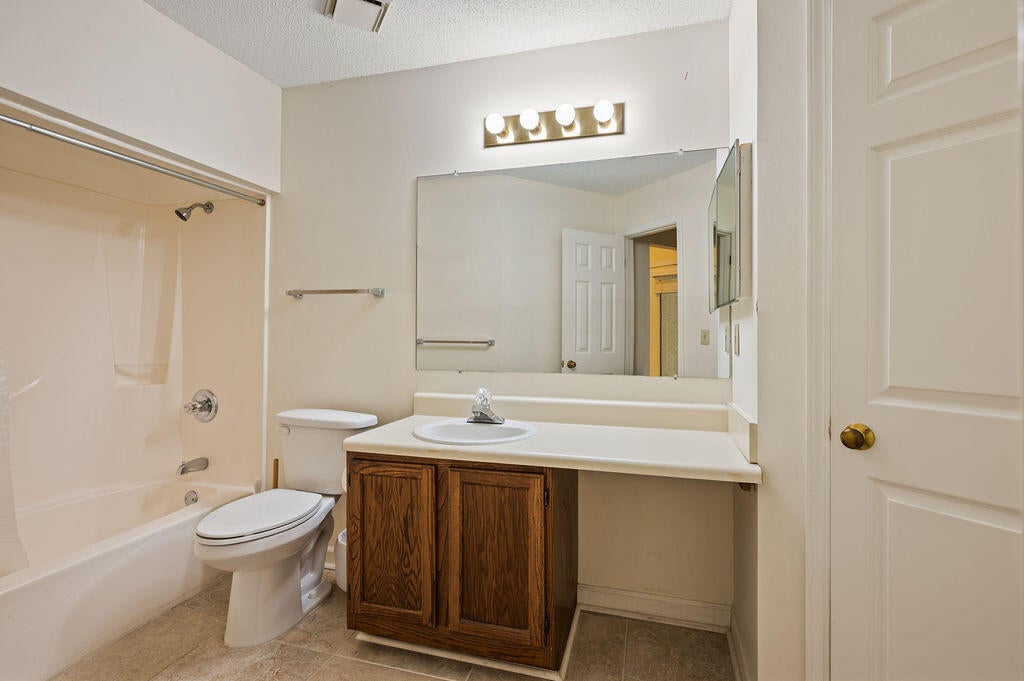 LAKESIDE CONDO AT BLUEWATER BAY - Residential